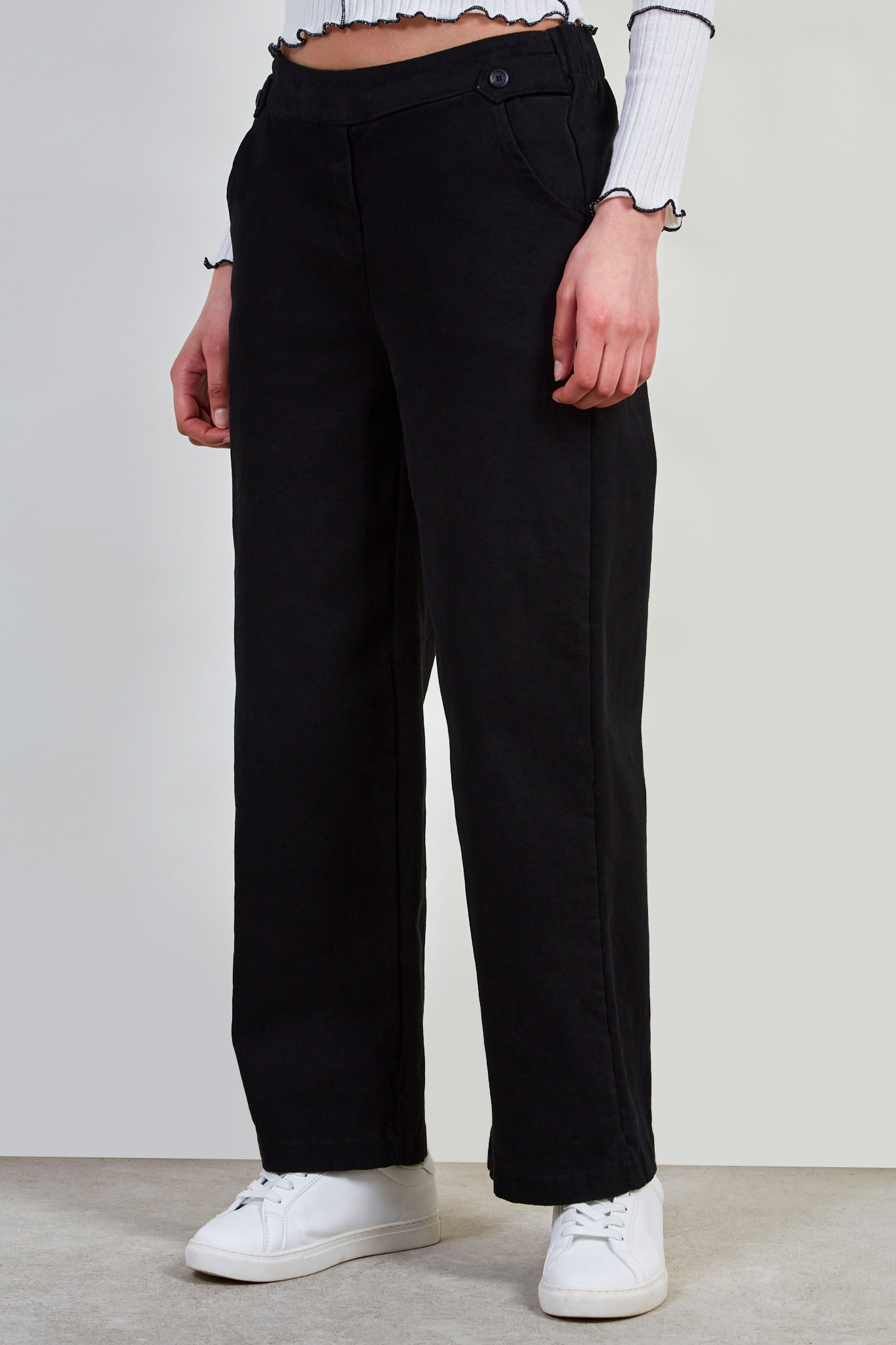 Black wide leg trousers_1