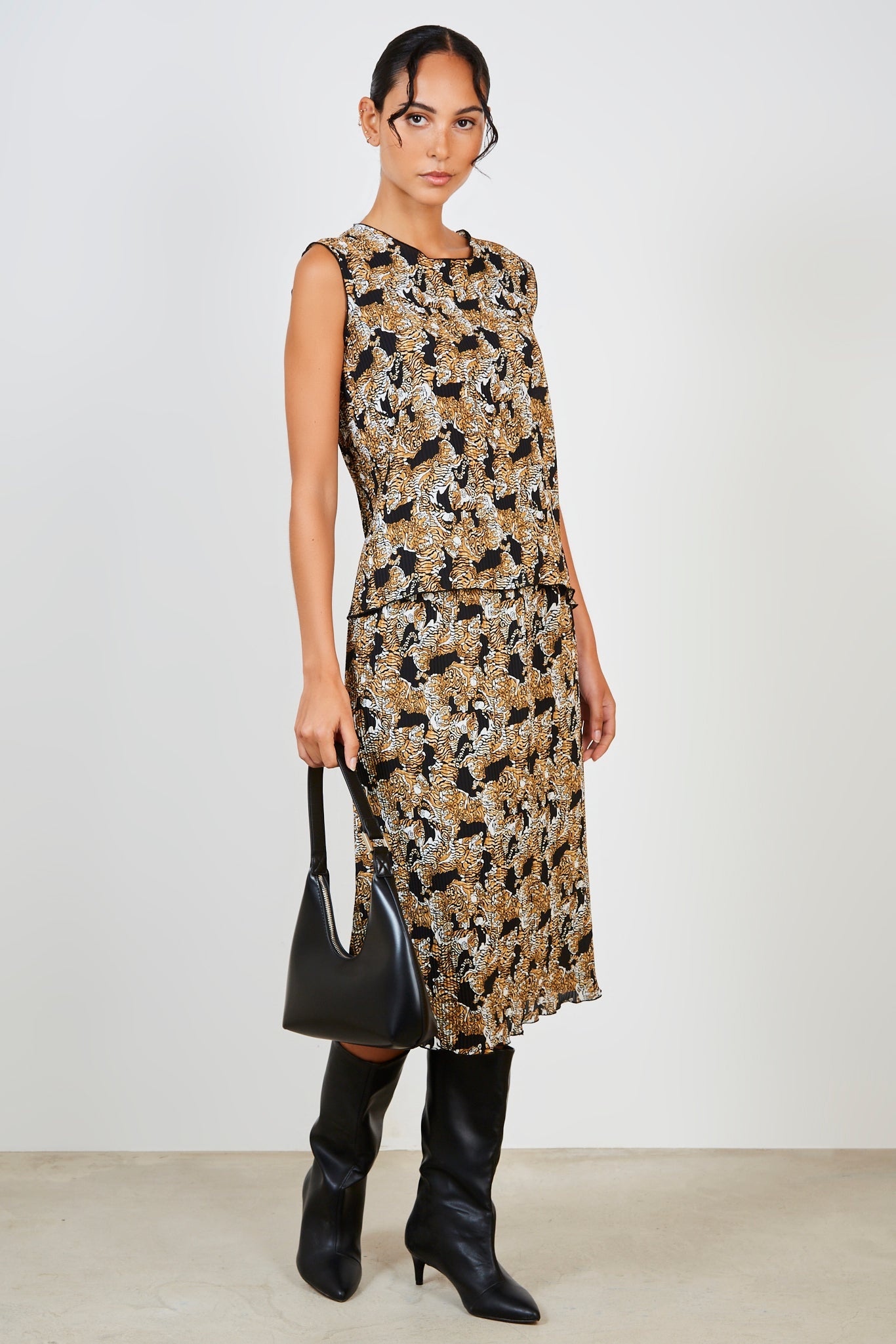 Black wild tiger print ribbed tank_4