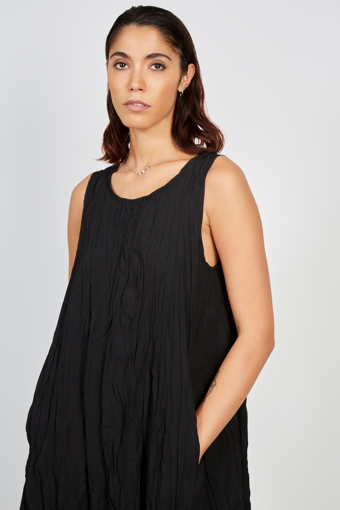 Black wrinkled simple shift dress_3