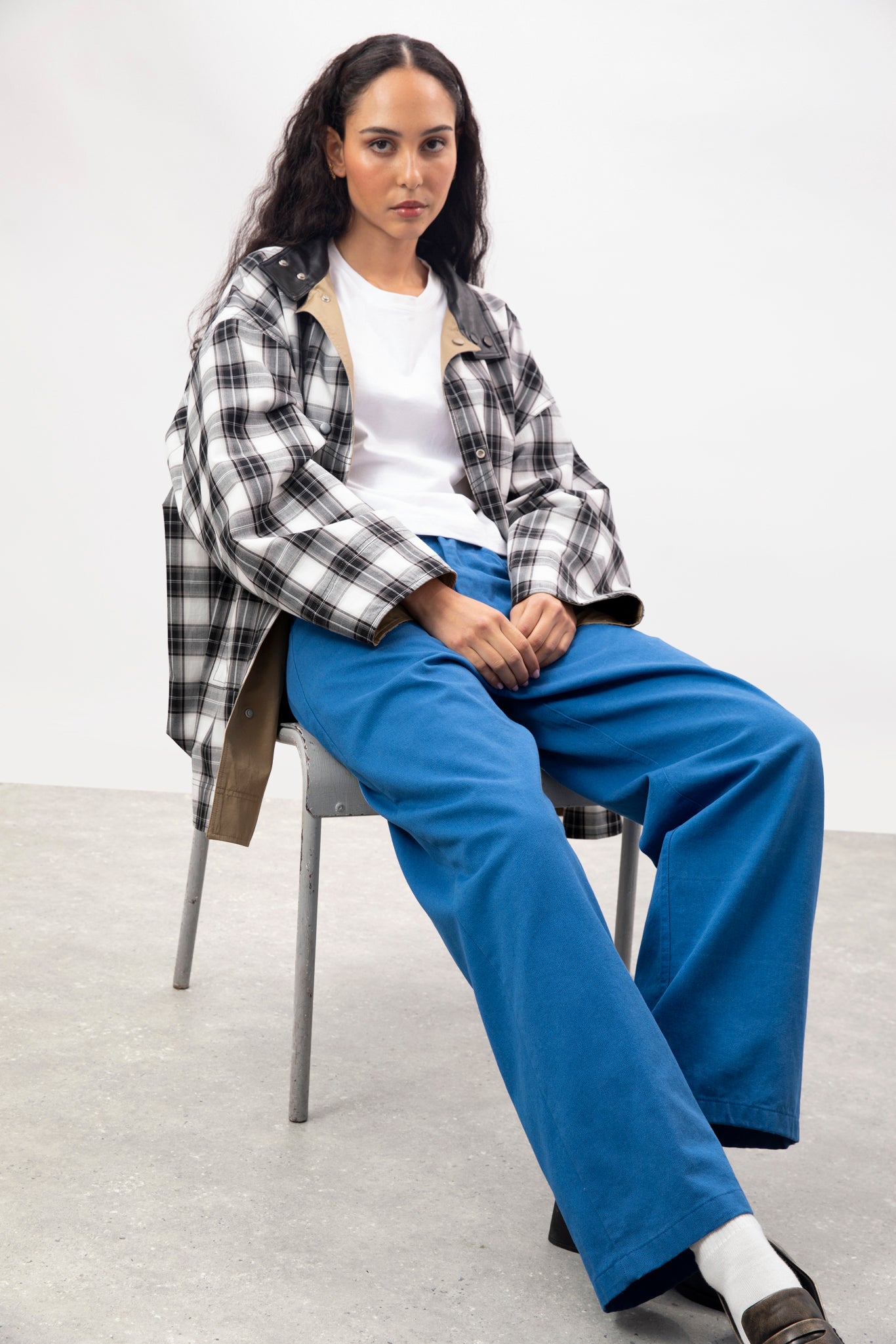 Blue adjustable waist double button jeans_5