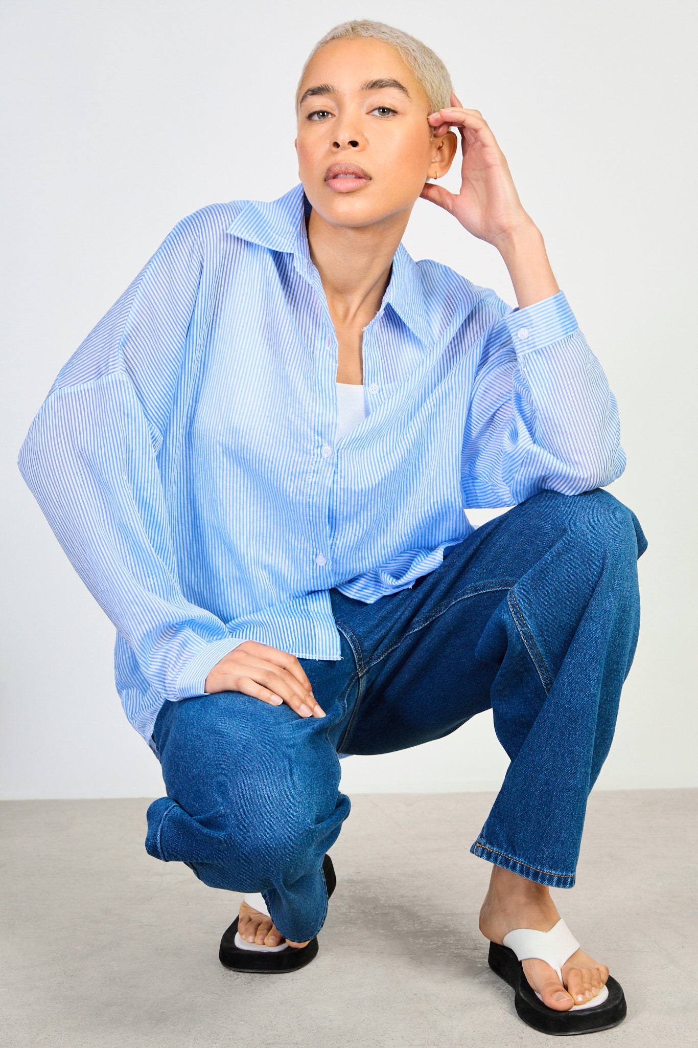 Blue and white thin striped relaxed fit shirt_6