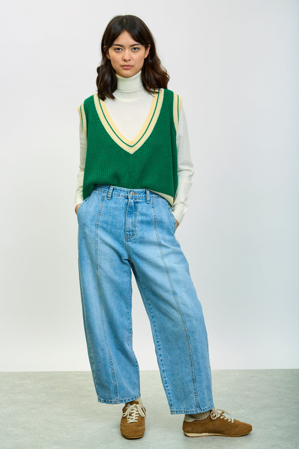 Blue seamed barrel leg jeans_4