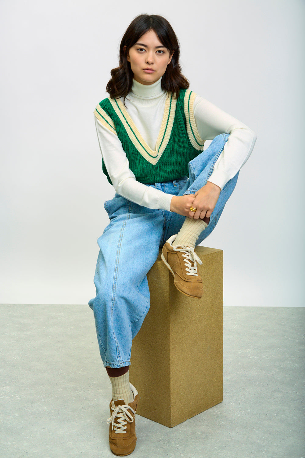 Blue seamed barrel leg jeans_5