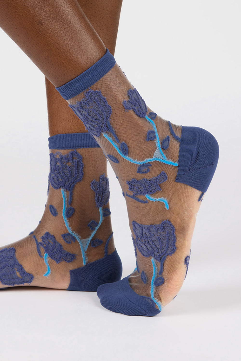 Blue sheer bold climbing flower socks_1
