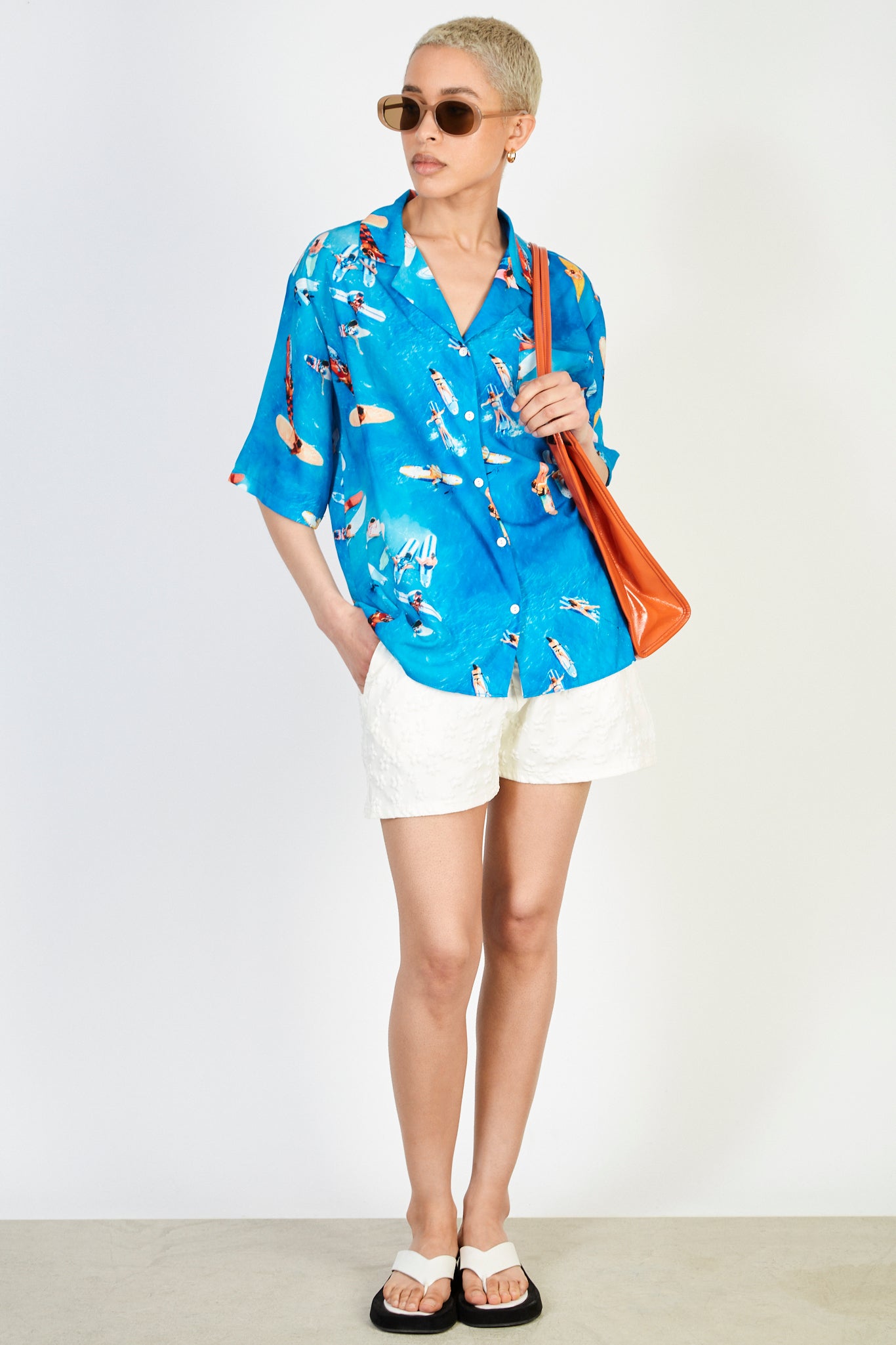 Blue surfer short sleeved shirt_5