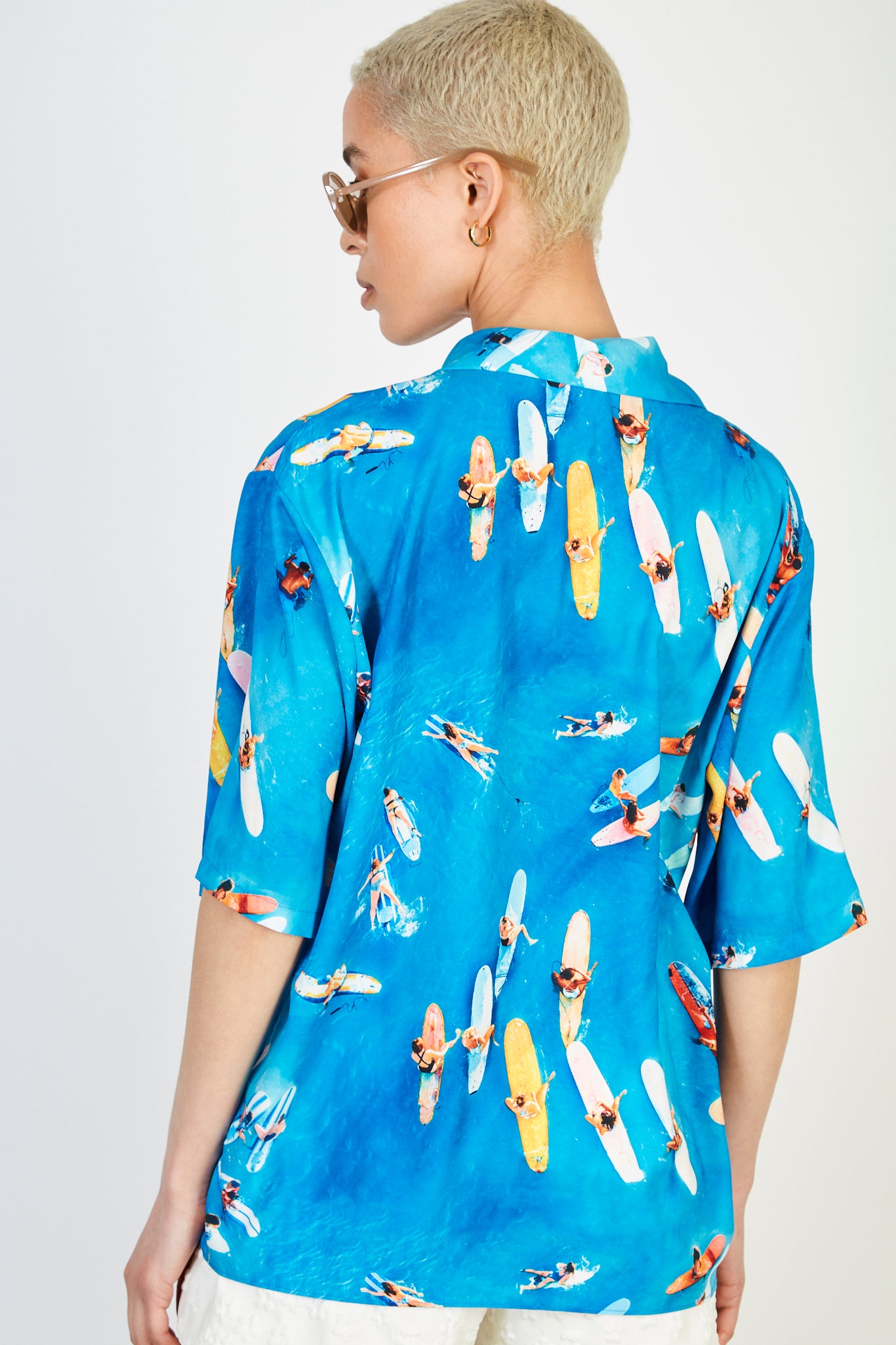 Blue surfer short sleeved shirt_3