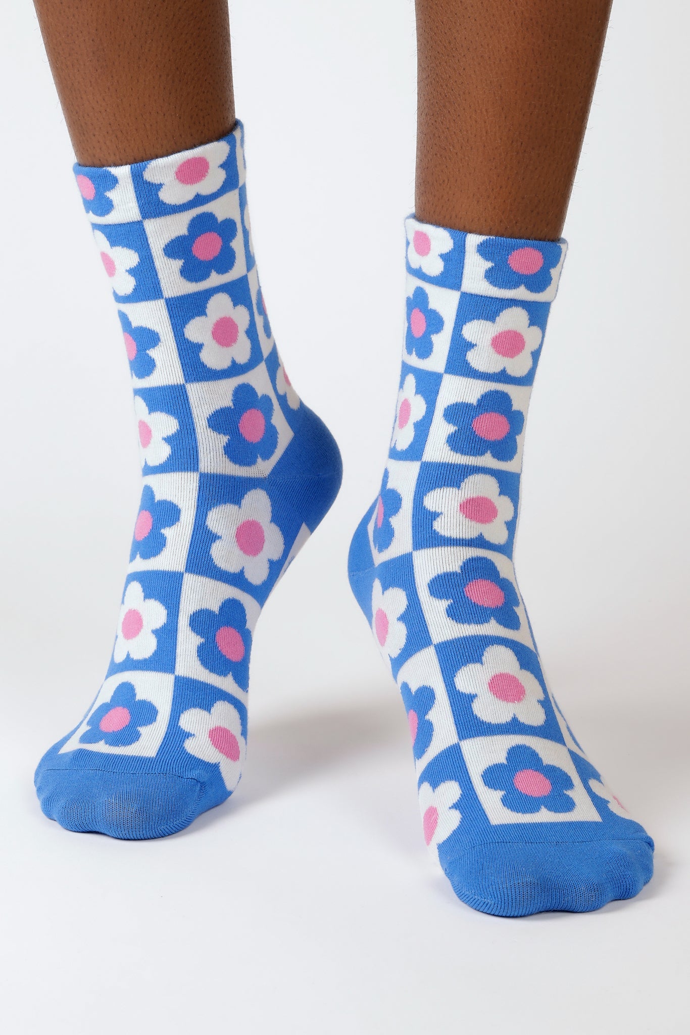 Blue daisy checkered socks_2