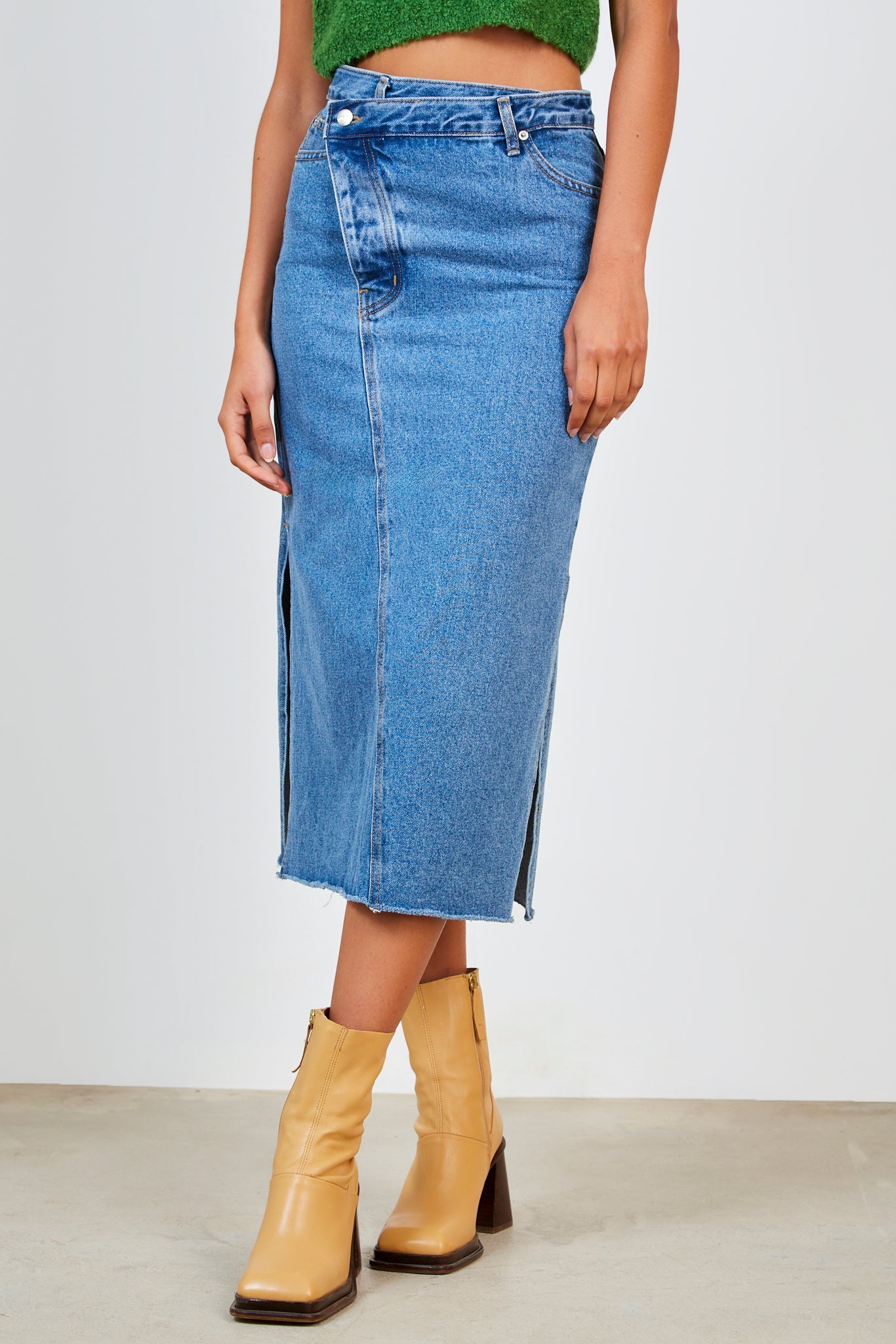 Blue denim diagonal button skirt_1