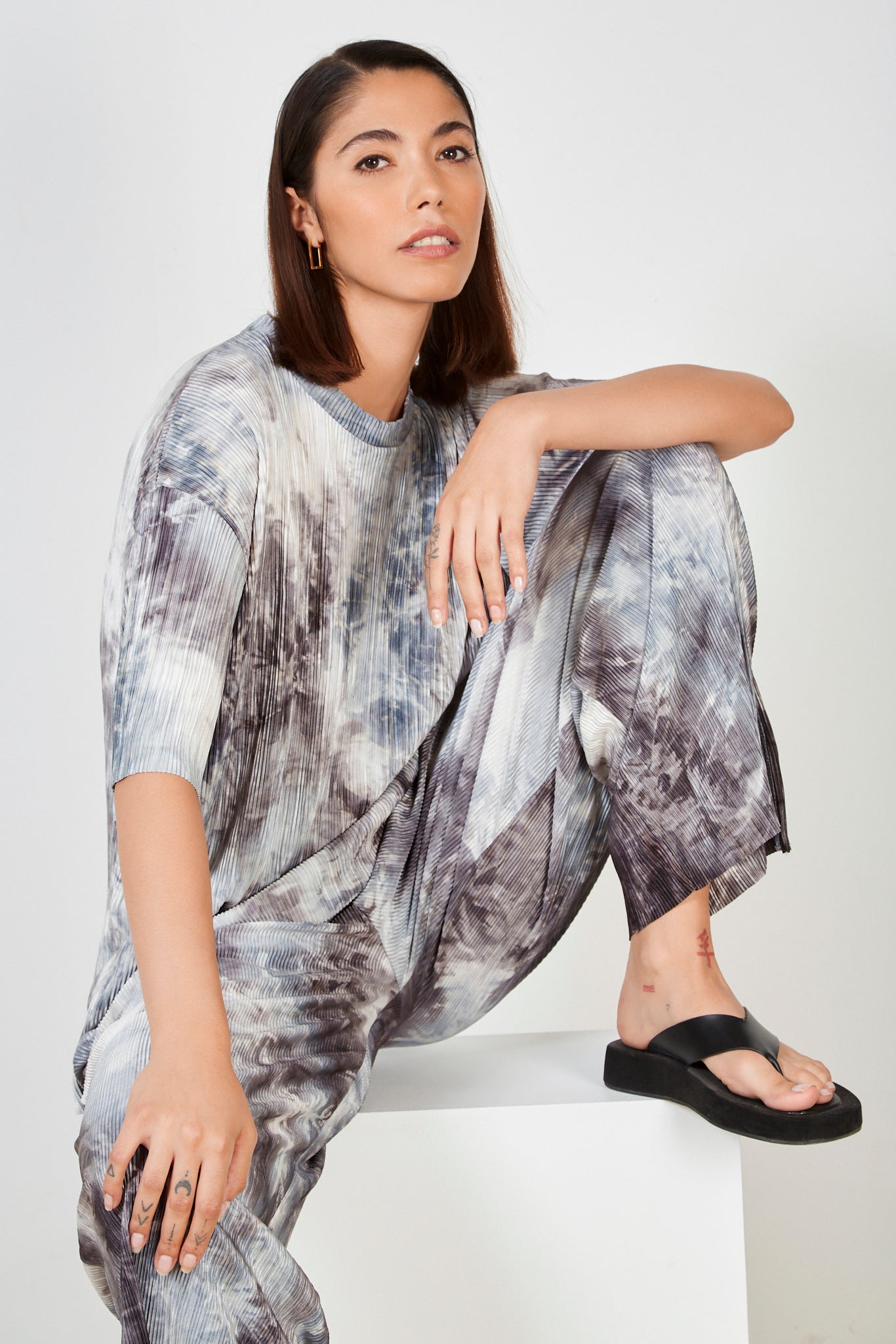 Black tie dye print ribbed tee_5