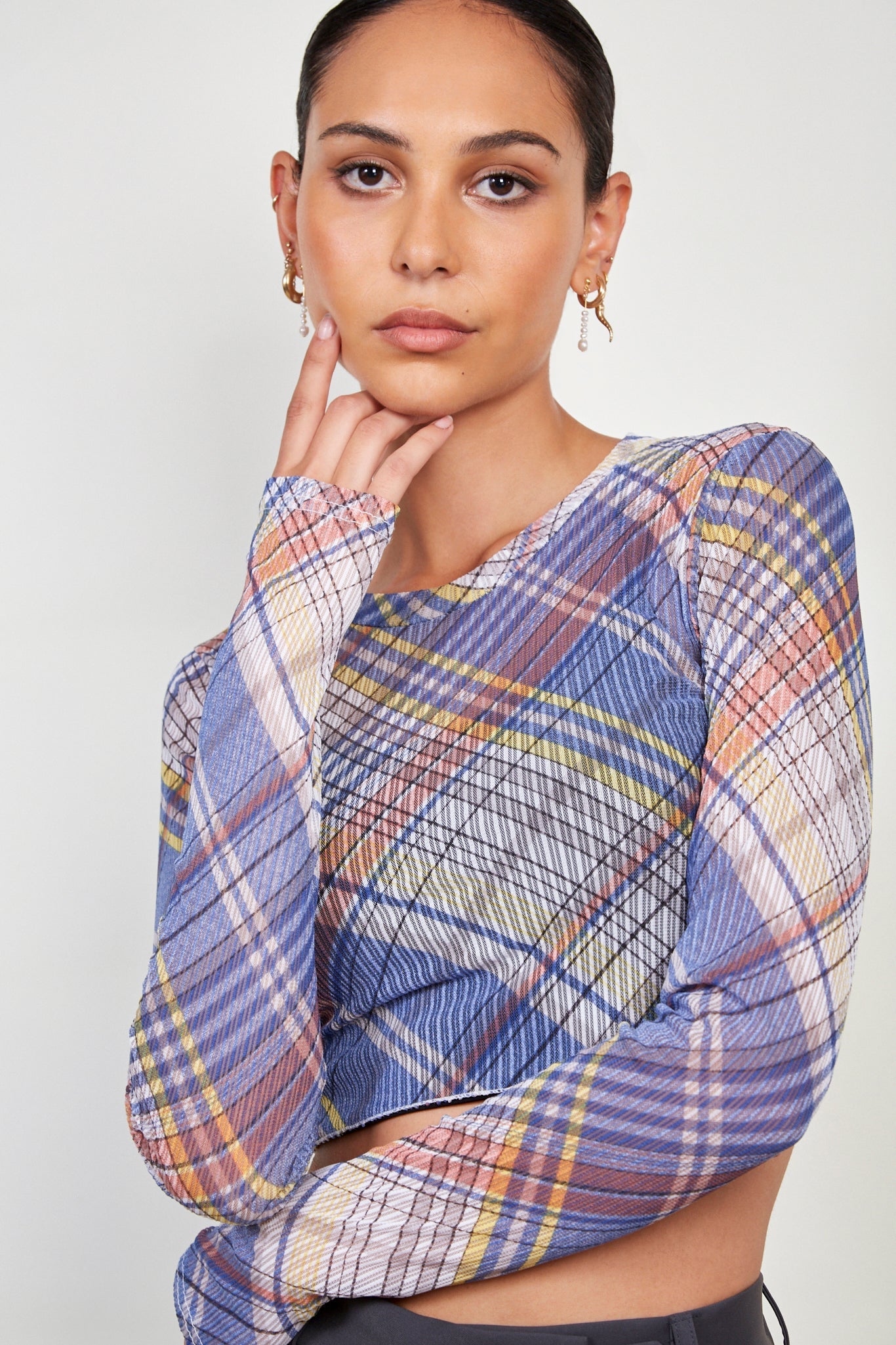 Blue plaid long sleeved top_3