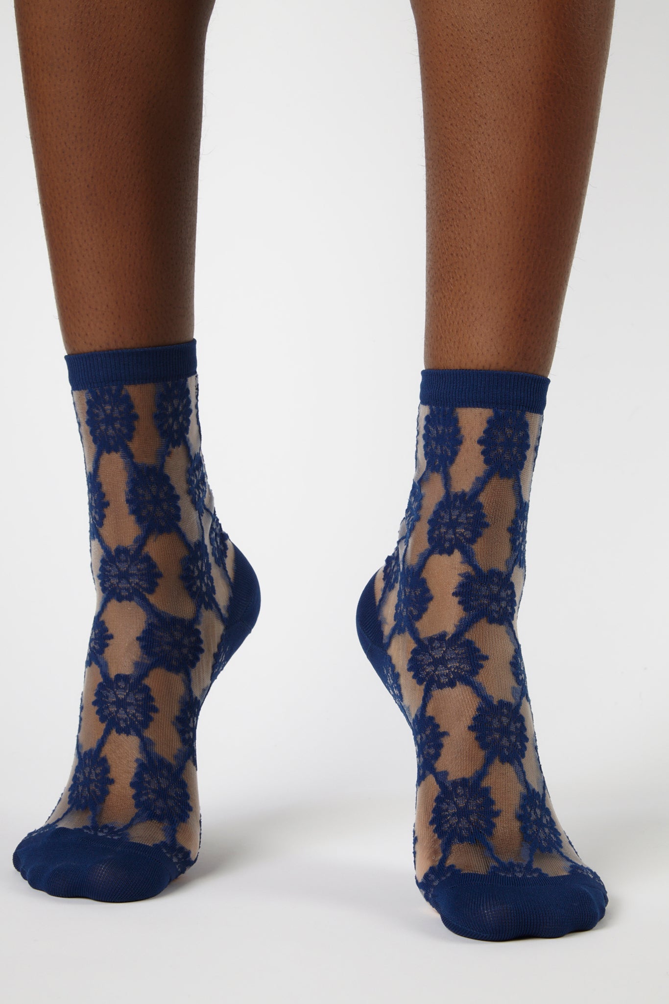 Blue sheer geometric circles socks_2