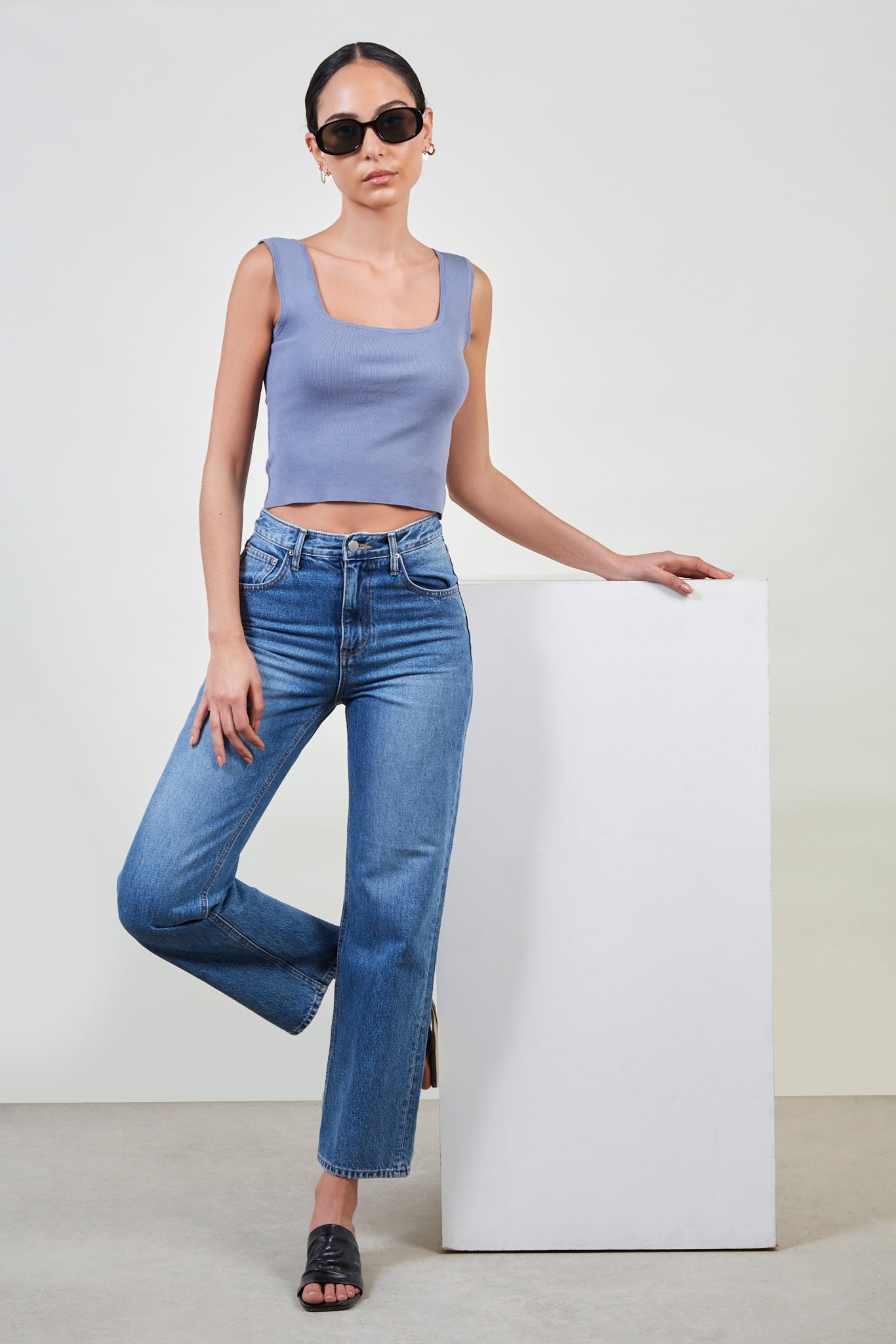 Blue washed straight leg jeans_5