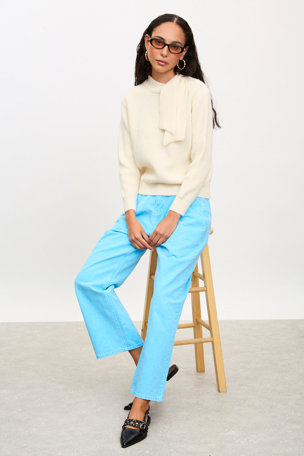 Bright blue single pleat straight leg jeans_5