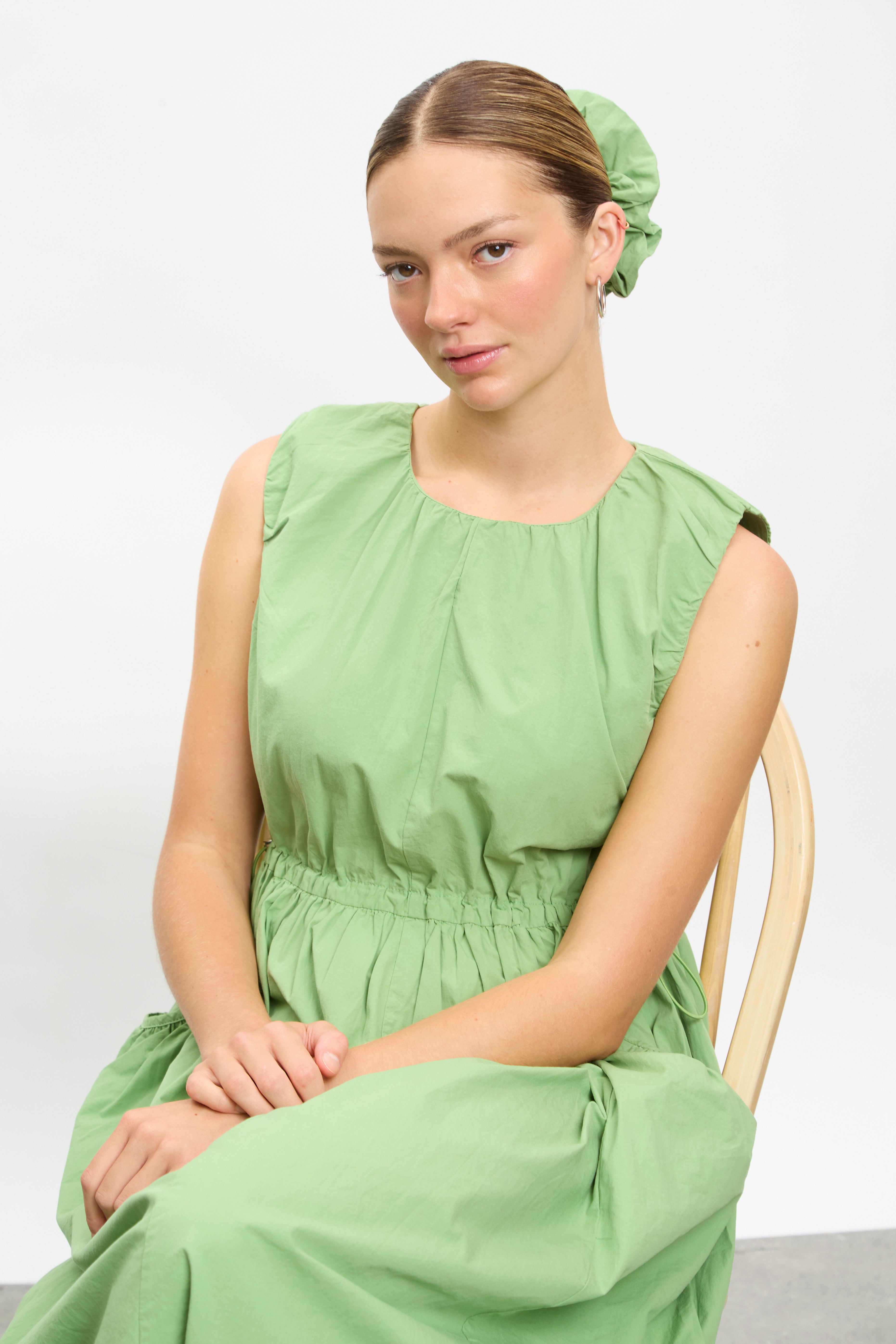 Bright green cinch waist side pocket midi dress_6
