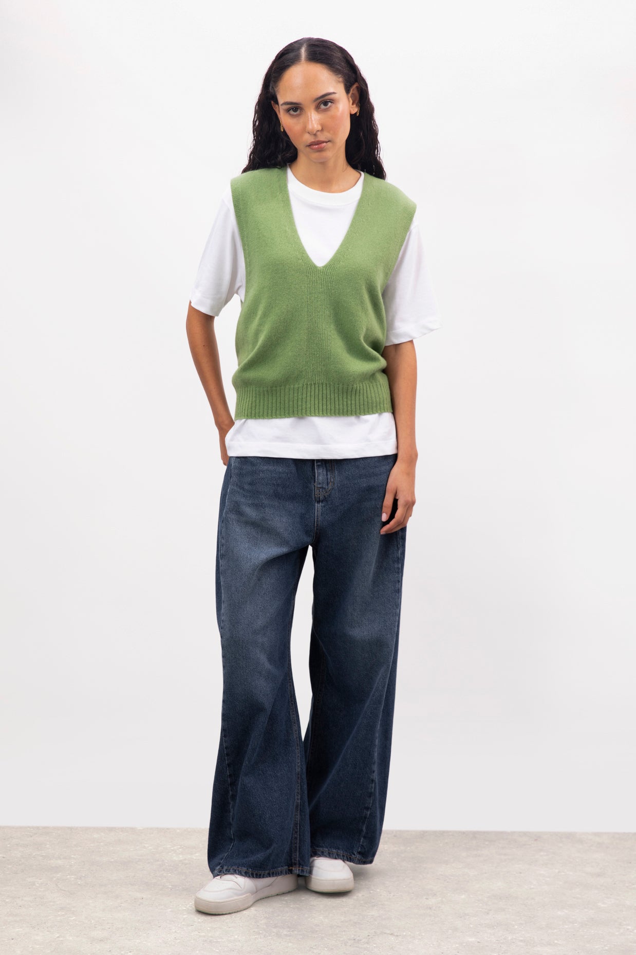Bright green pure wool deep V knit vest_5