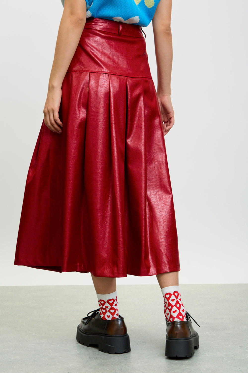 Bright red vegan leather pleated skirt_2