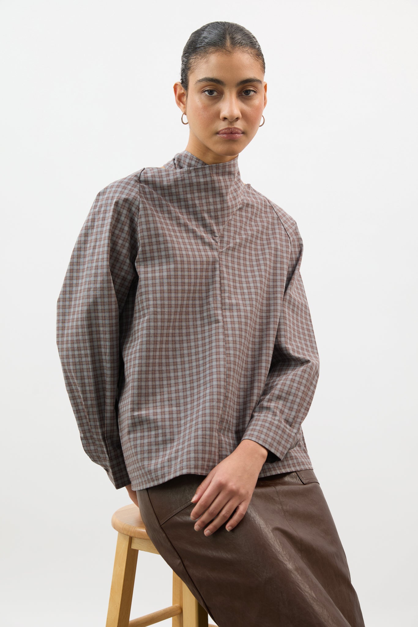 Brown and blue checked tie collar blouse_5