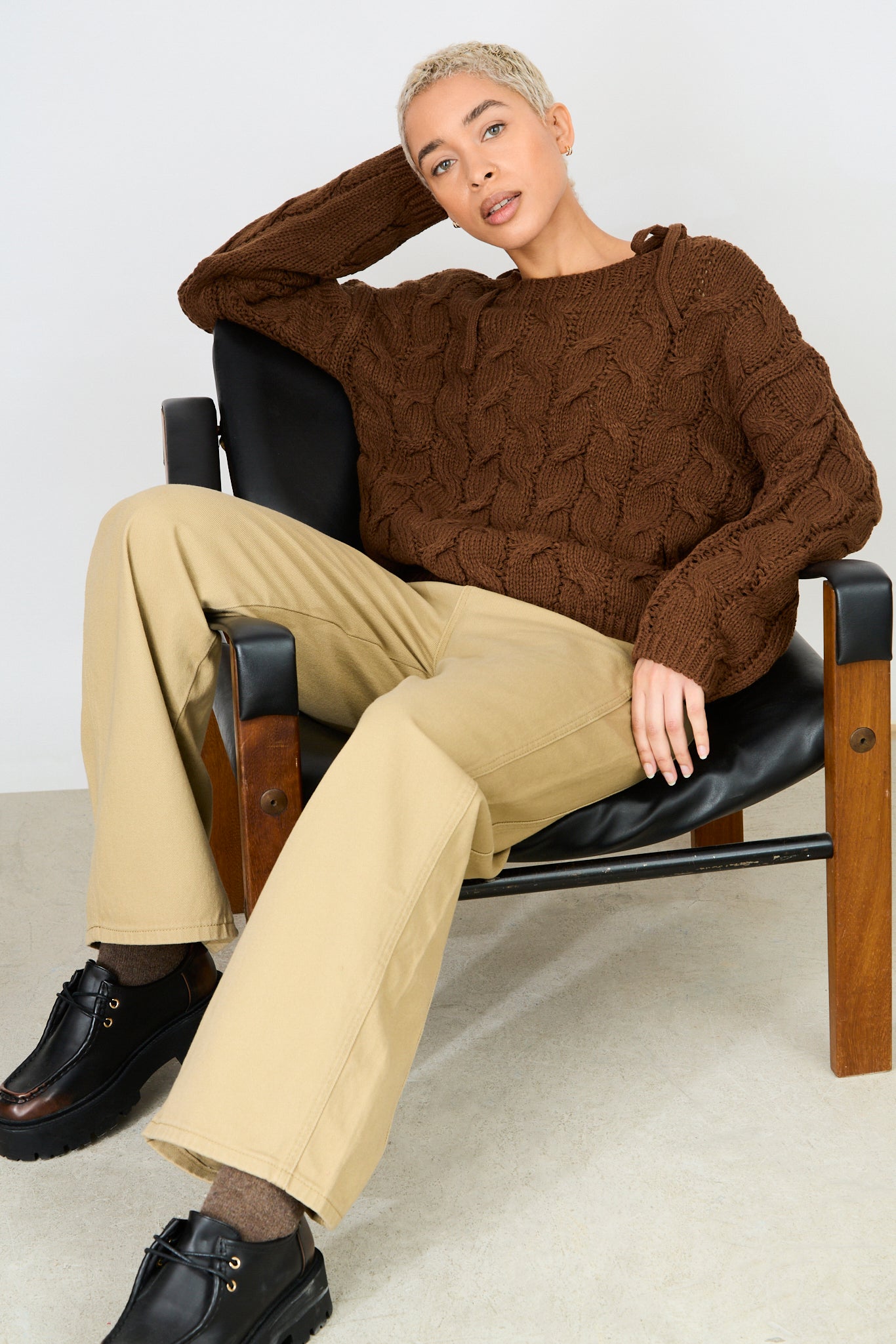 Brown cable knit tie shoulder jumper_5