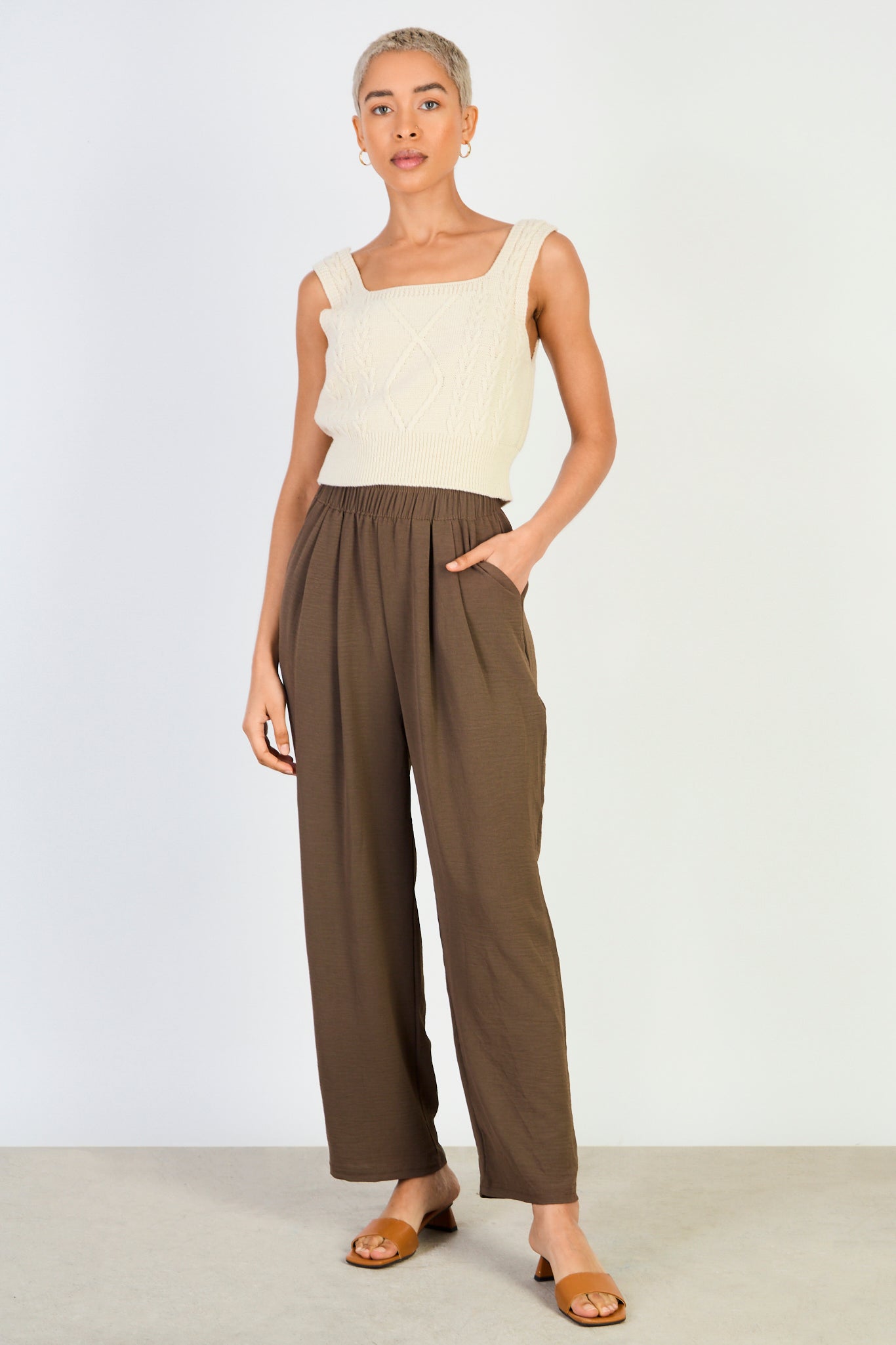 Brown crinkled relaxed trousers_4