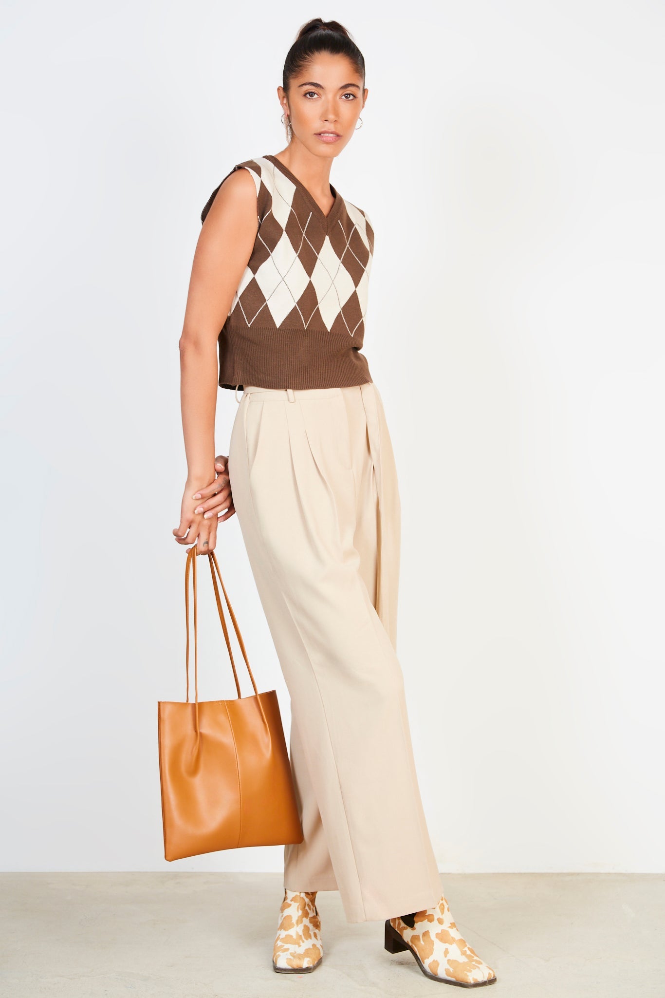 Brown and beige argyle sweater vest_5