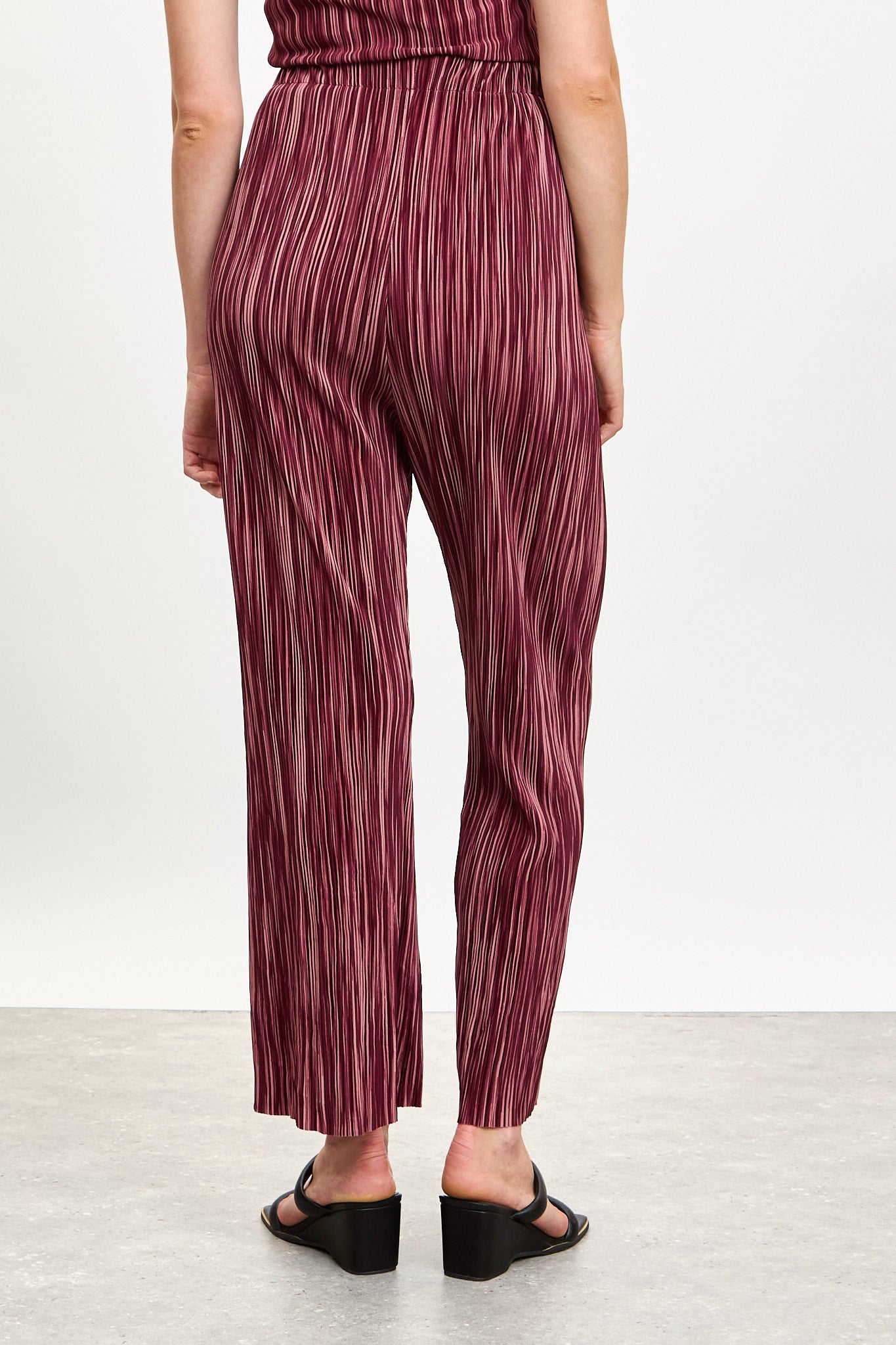 Burgundy and pink micro ribbed pleated trousers_2