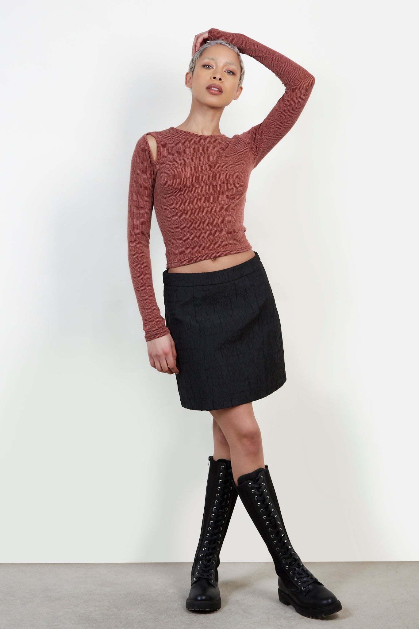 Burgundy lined slit shoulder top_2