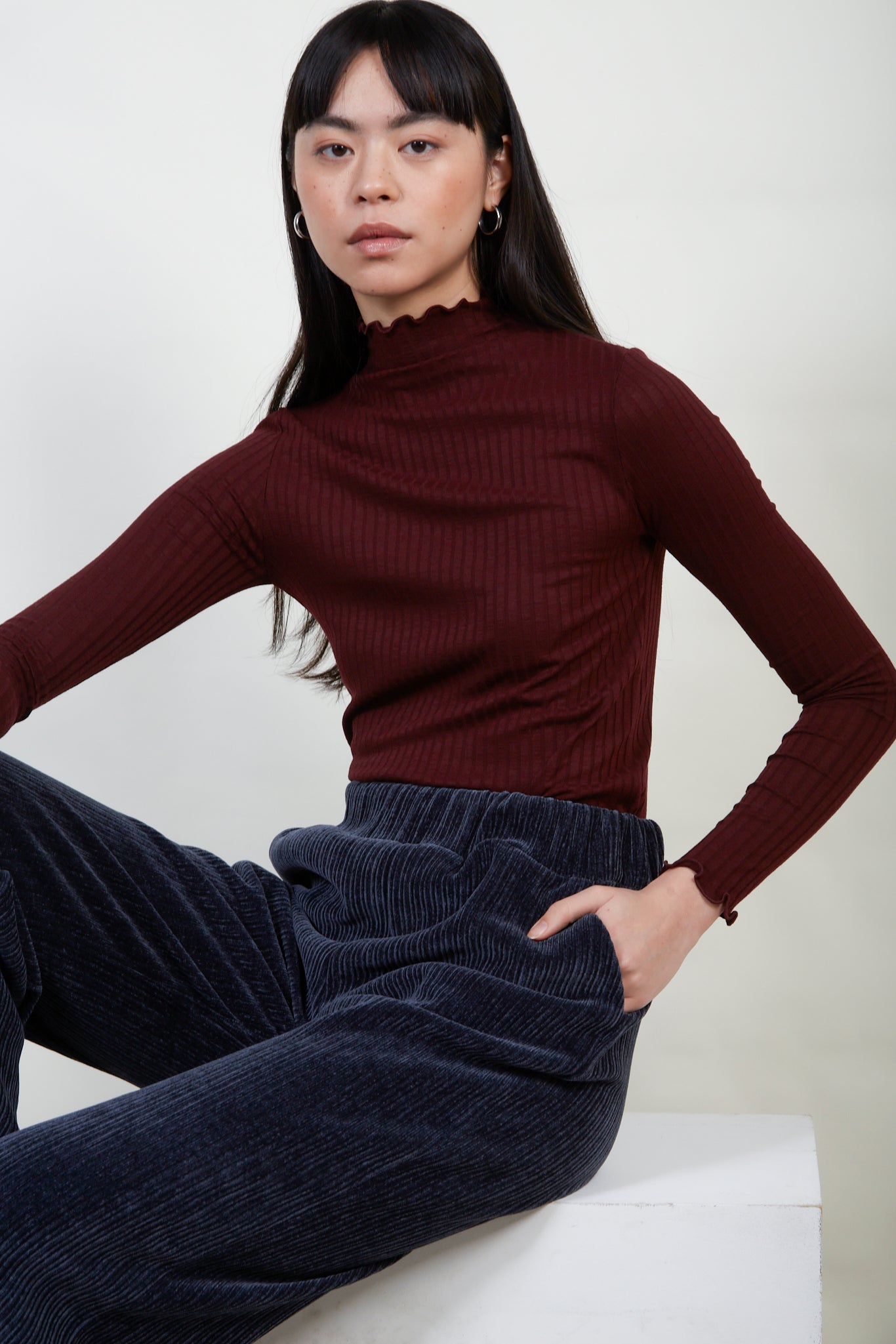 Burgundy ribbed mock neck ruffle trim top_5