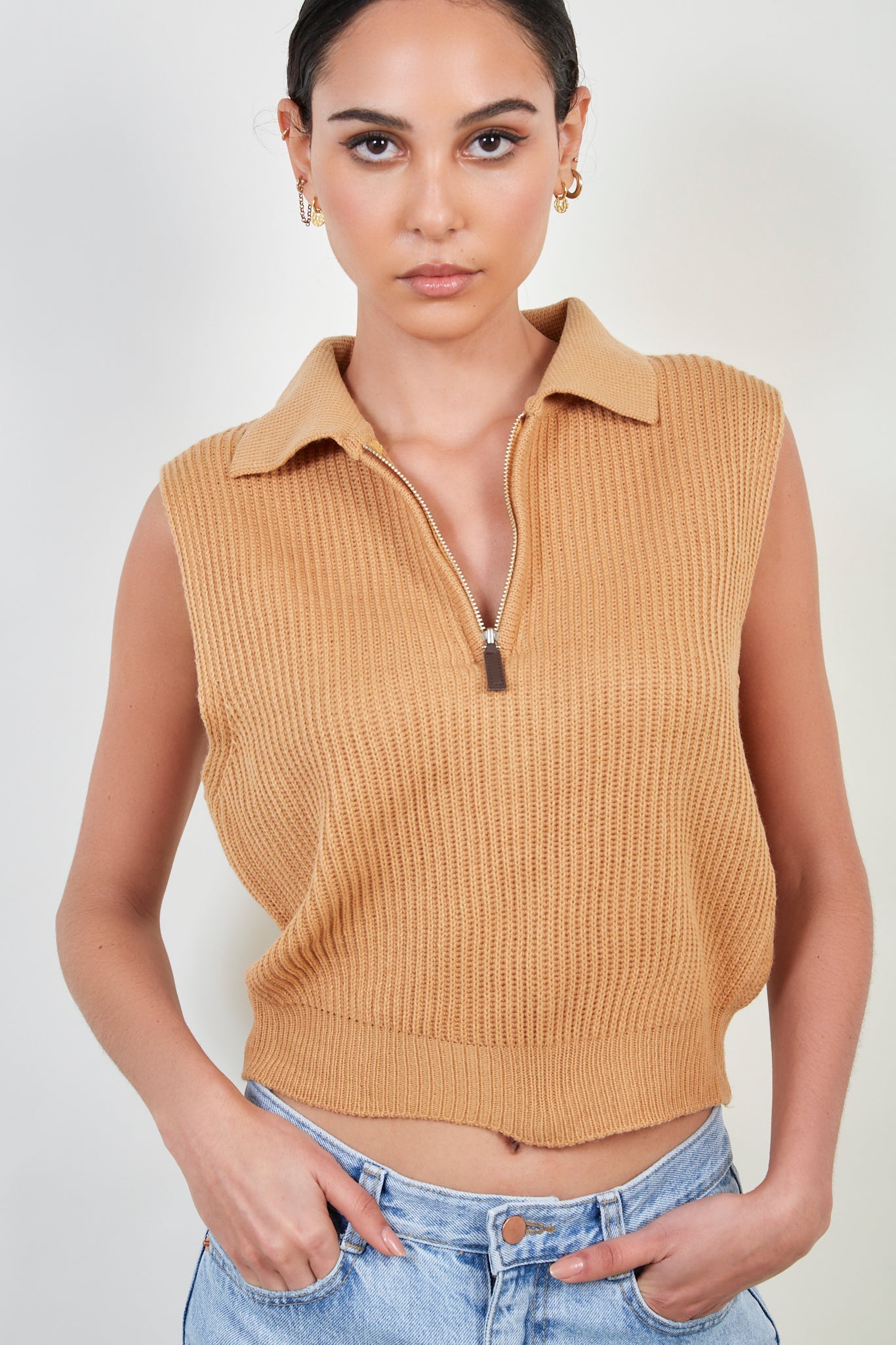 Camel sleeveless collar zip vest_1