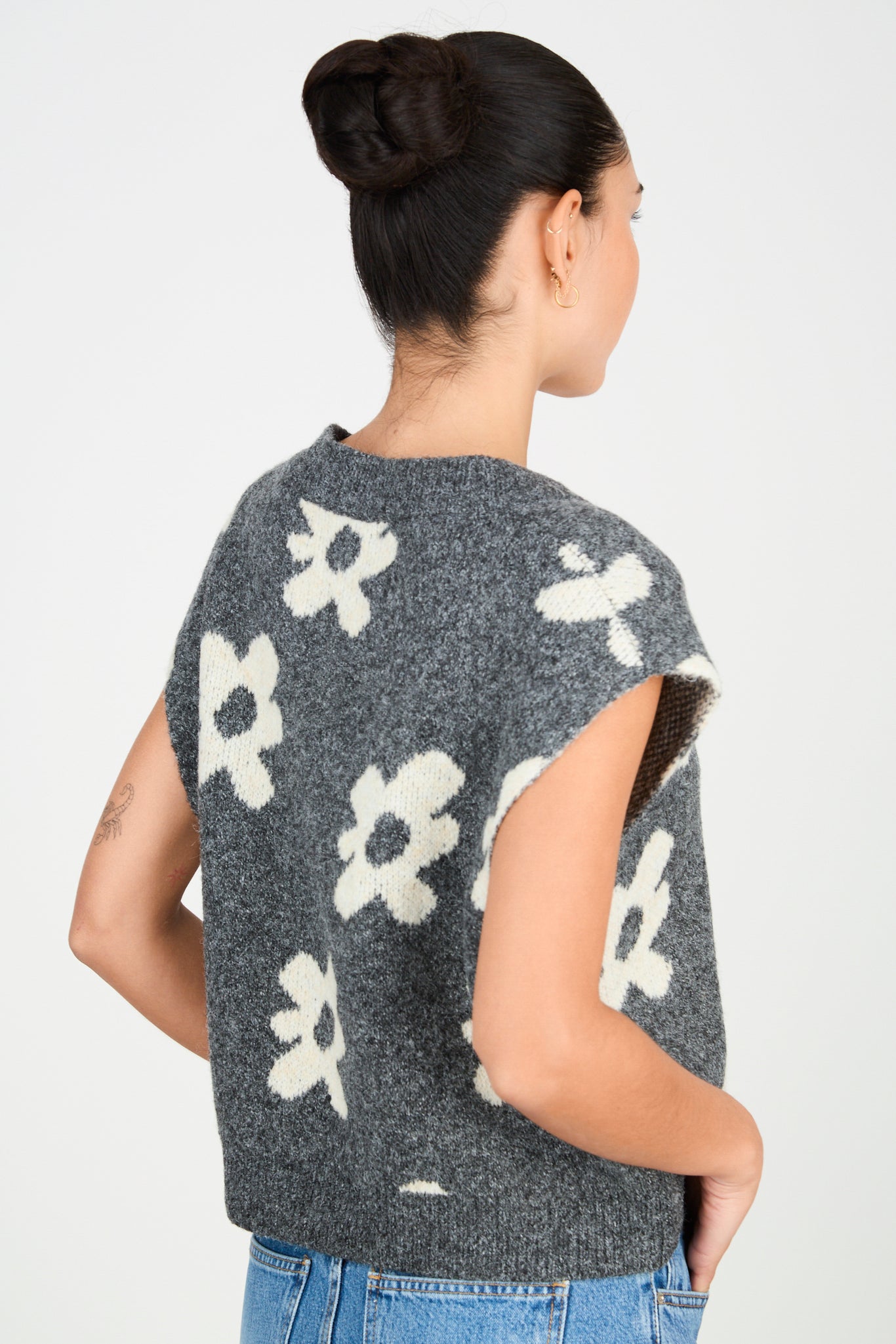 Charcoal graphic floral wool alpaca blend sweater vest_2