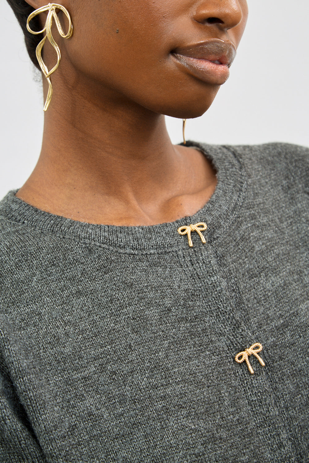 Charcoal grey bow button pleat hem cardigan_3