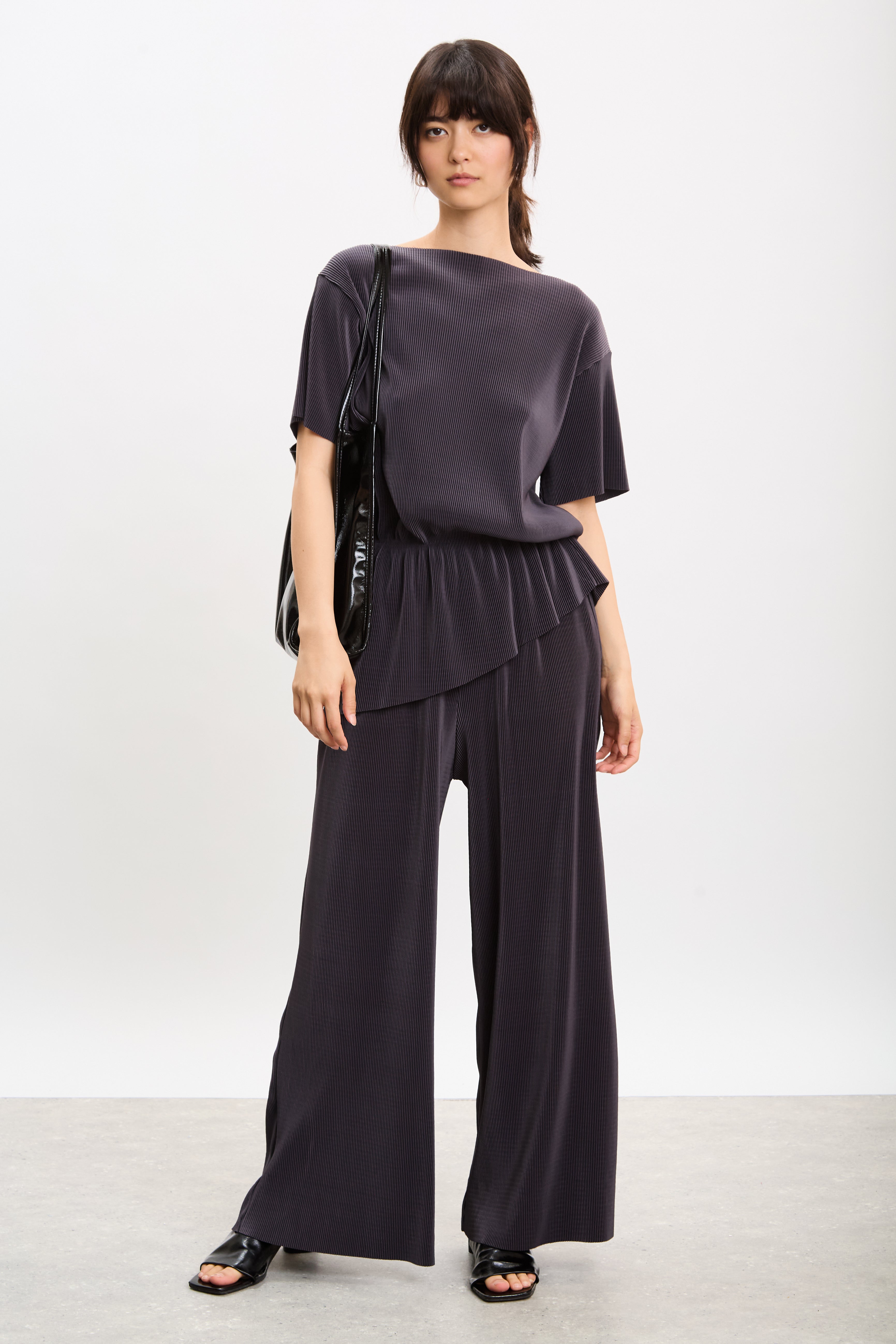 Charcoal ribbed asymmetric hem top_4