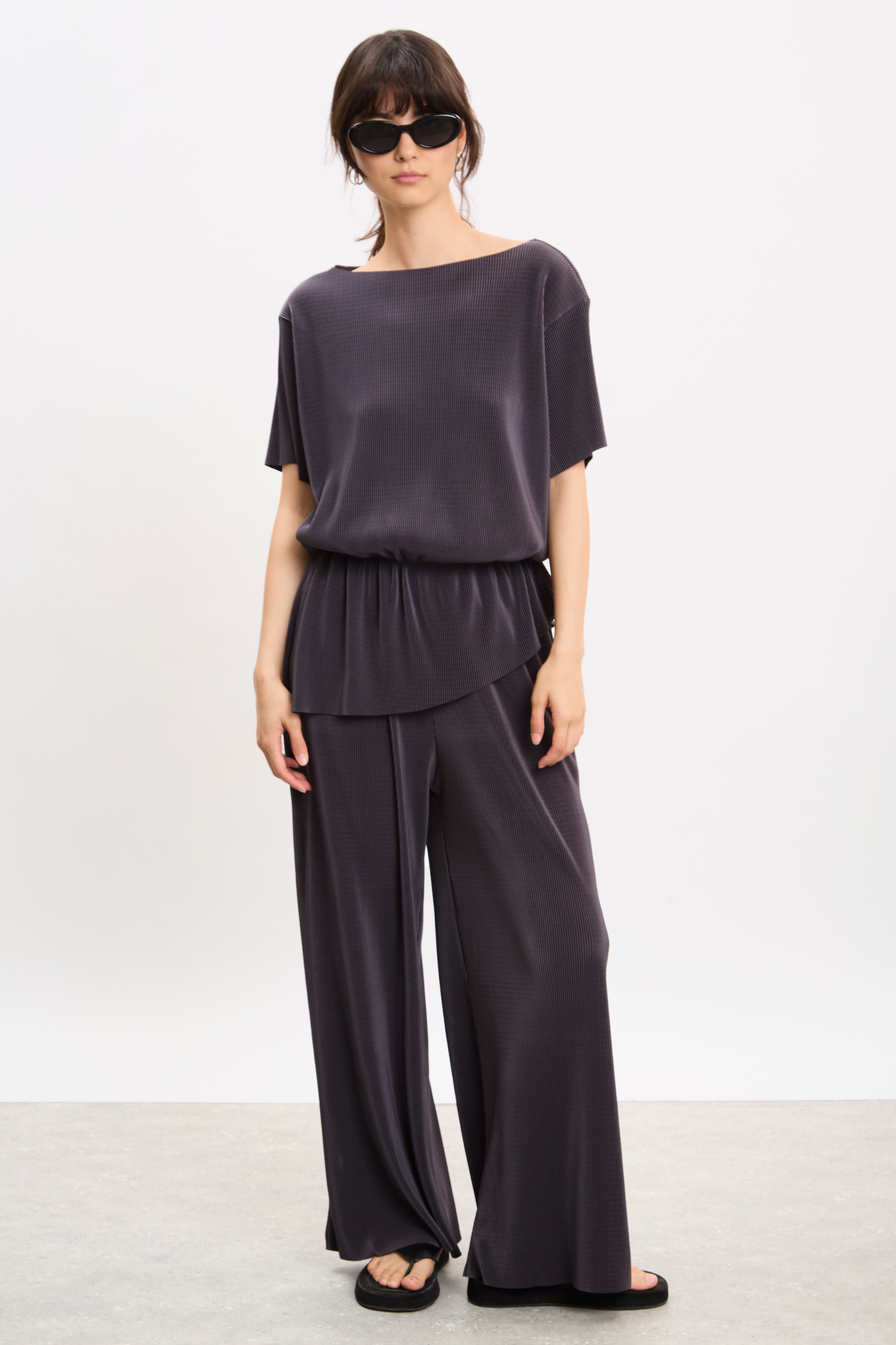 Charcoal ribbed wide leg trousers_4