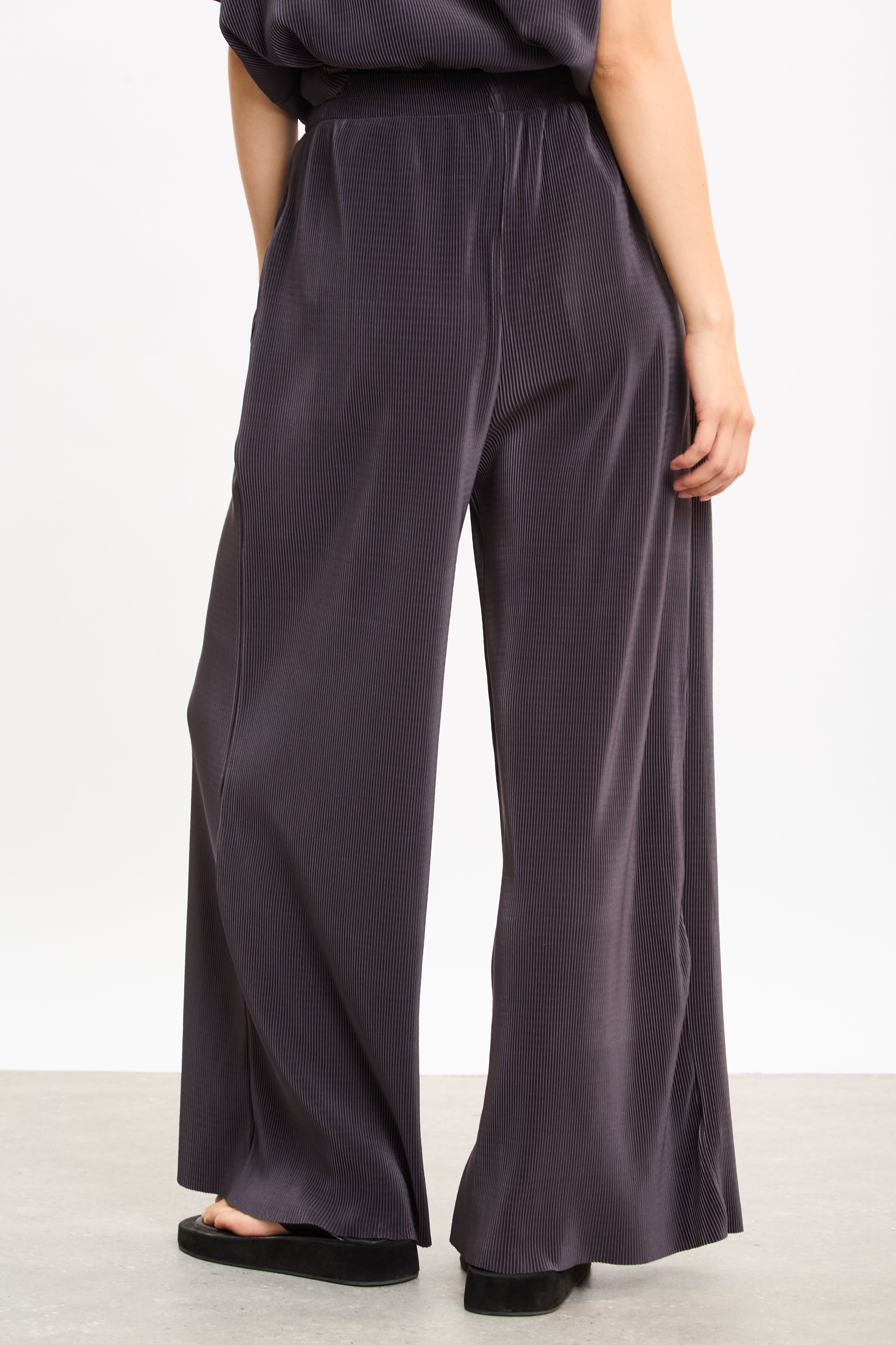 Charcoal ribbed wide leg trousers_2