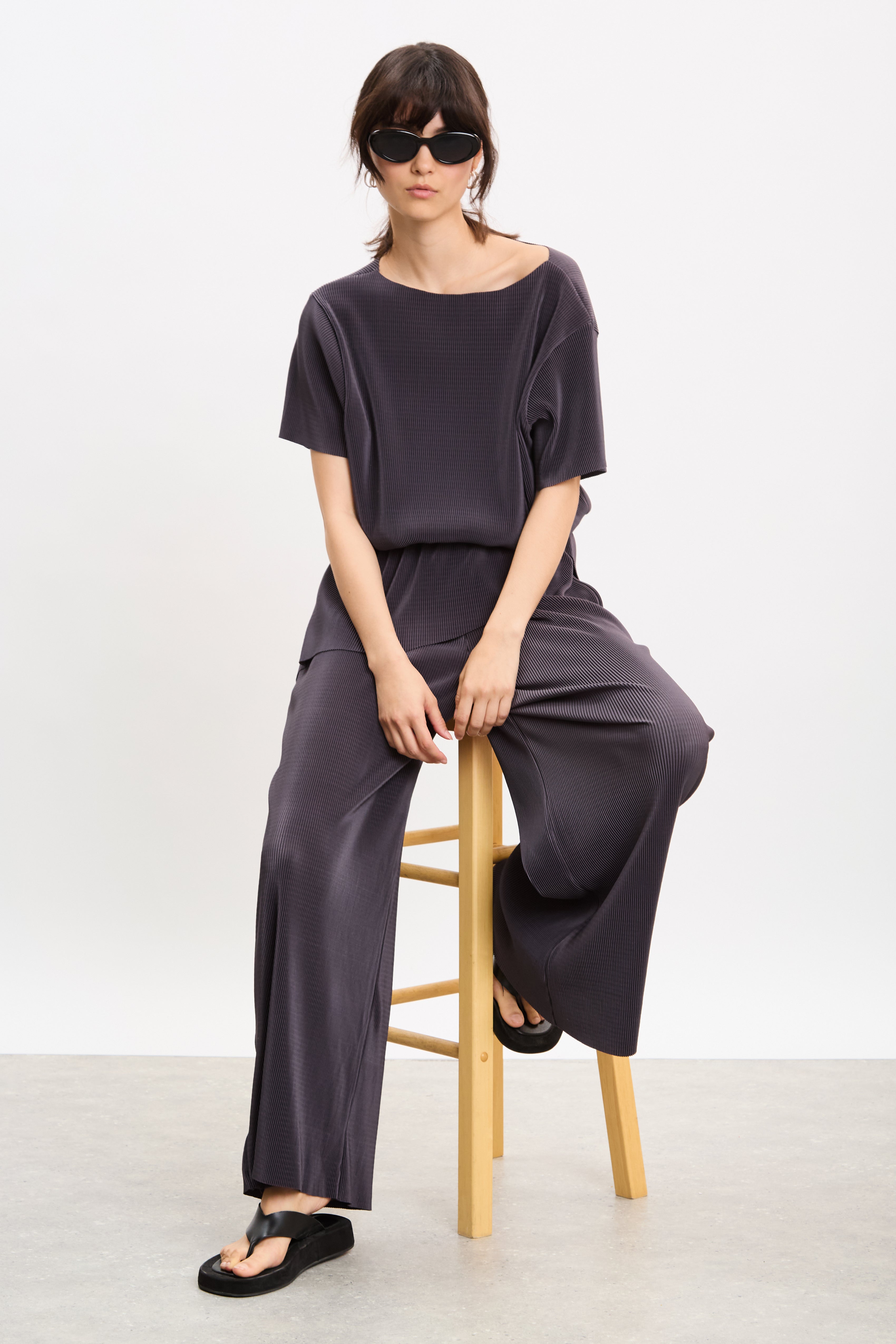 Charcoal ribbed wide leg trousers_5