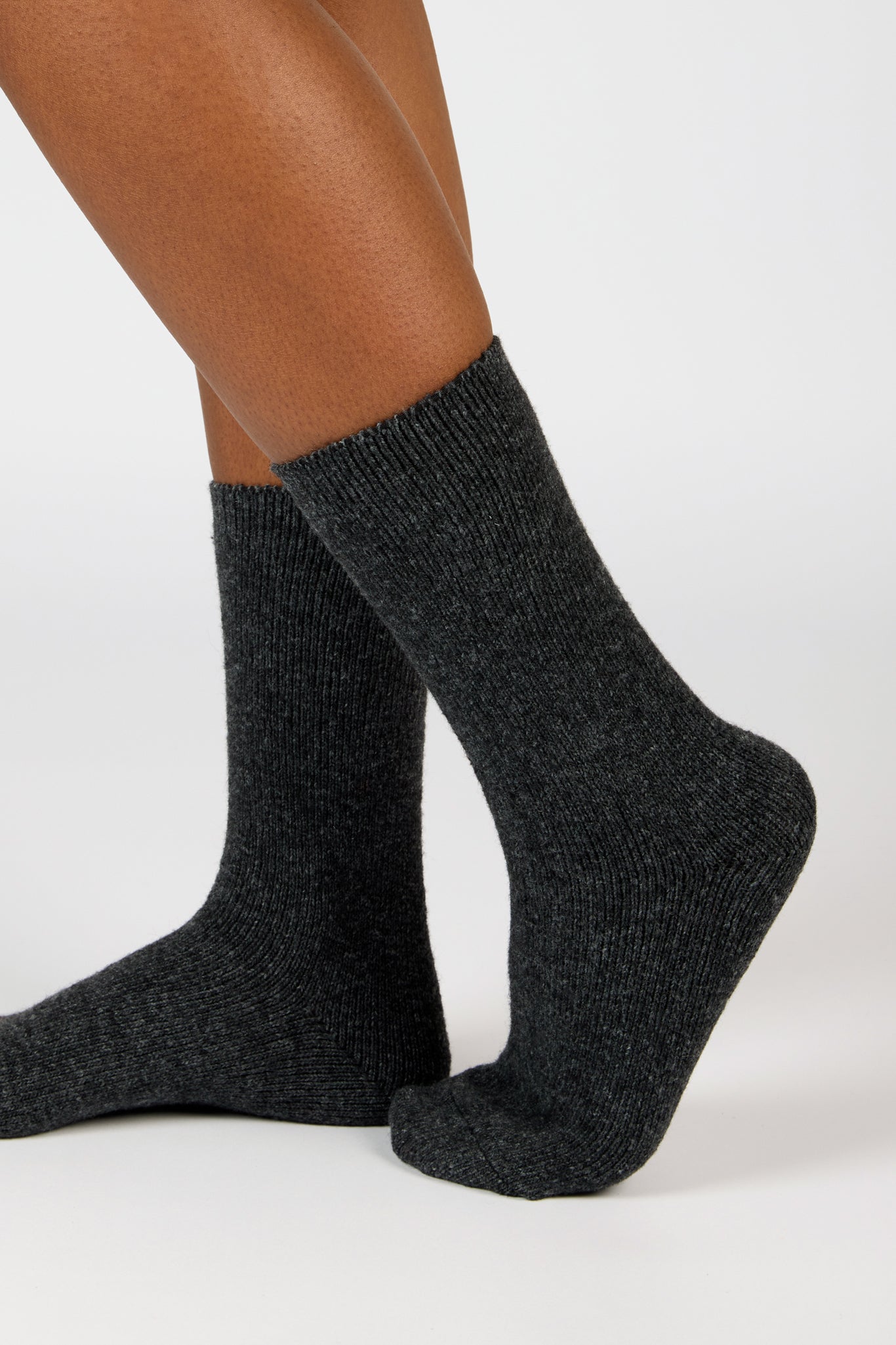 Charcoal smooth wool blend socks_4