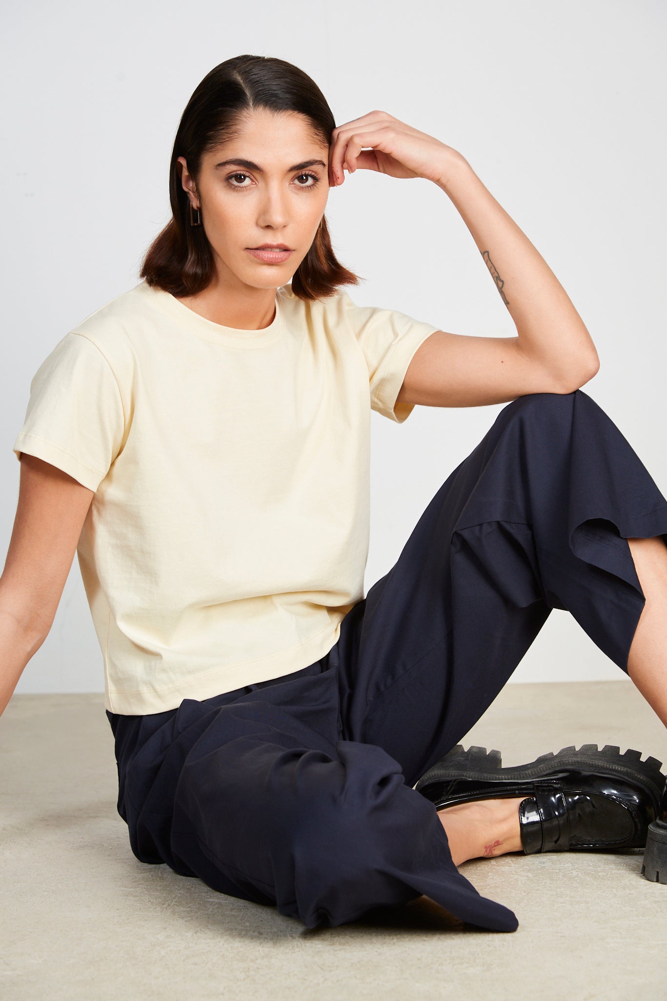 Cream crew neck t-shirt_5