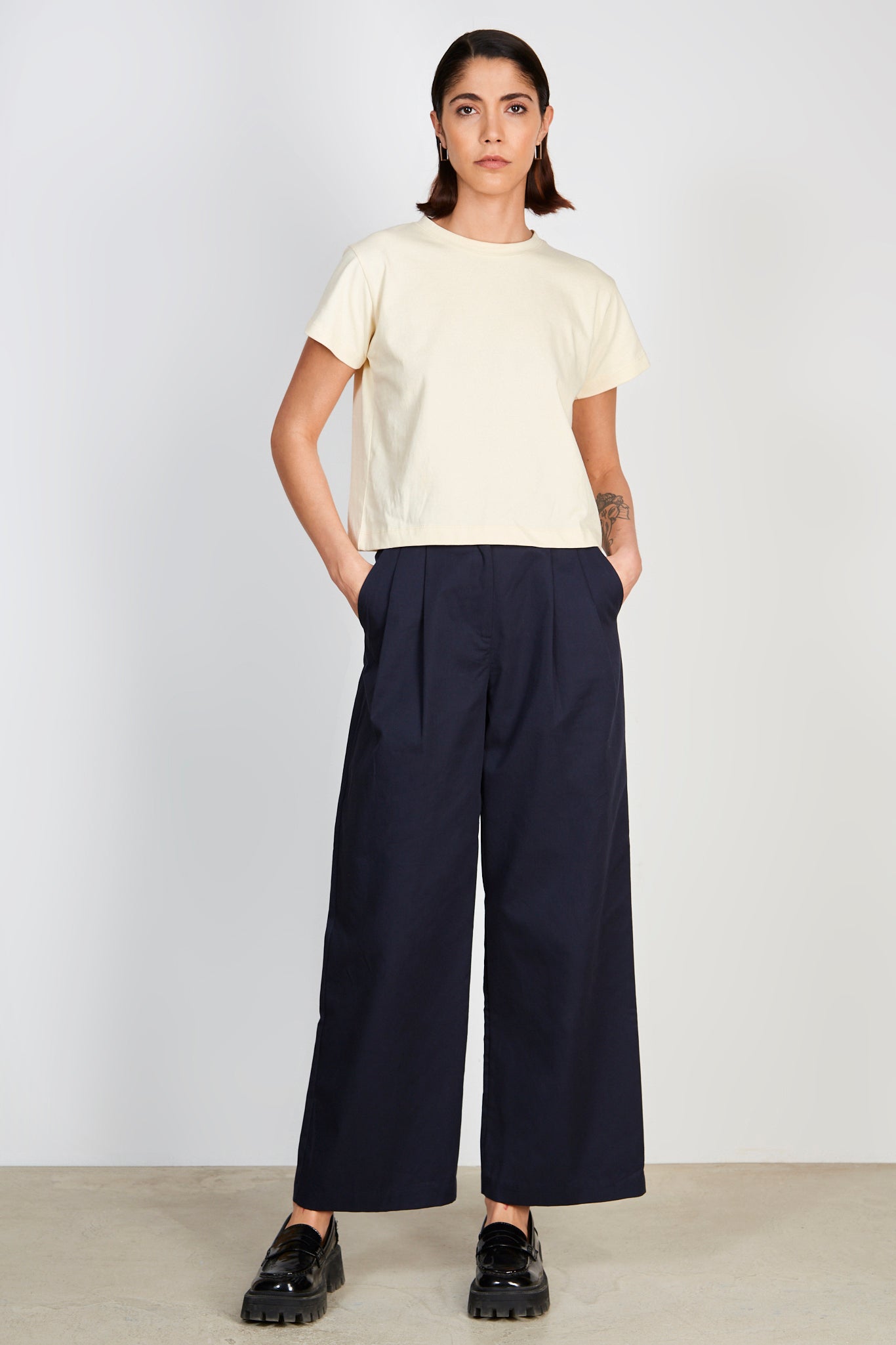 Cream crew neck t-shirt_4