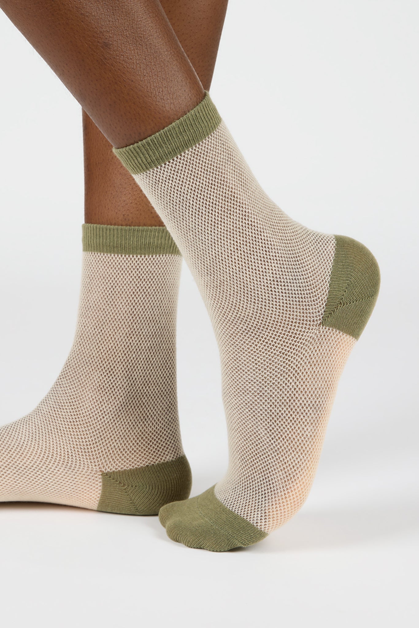 Cream mesh khaki trim socks_1