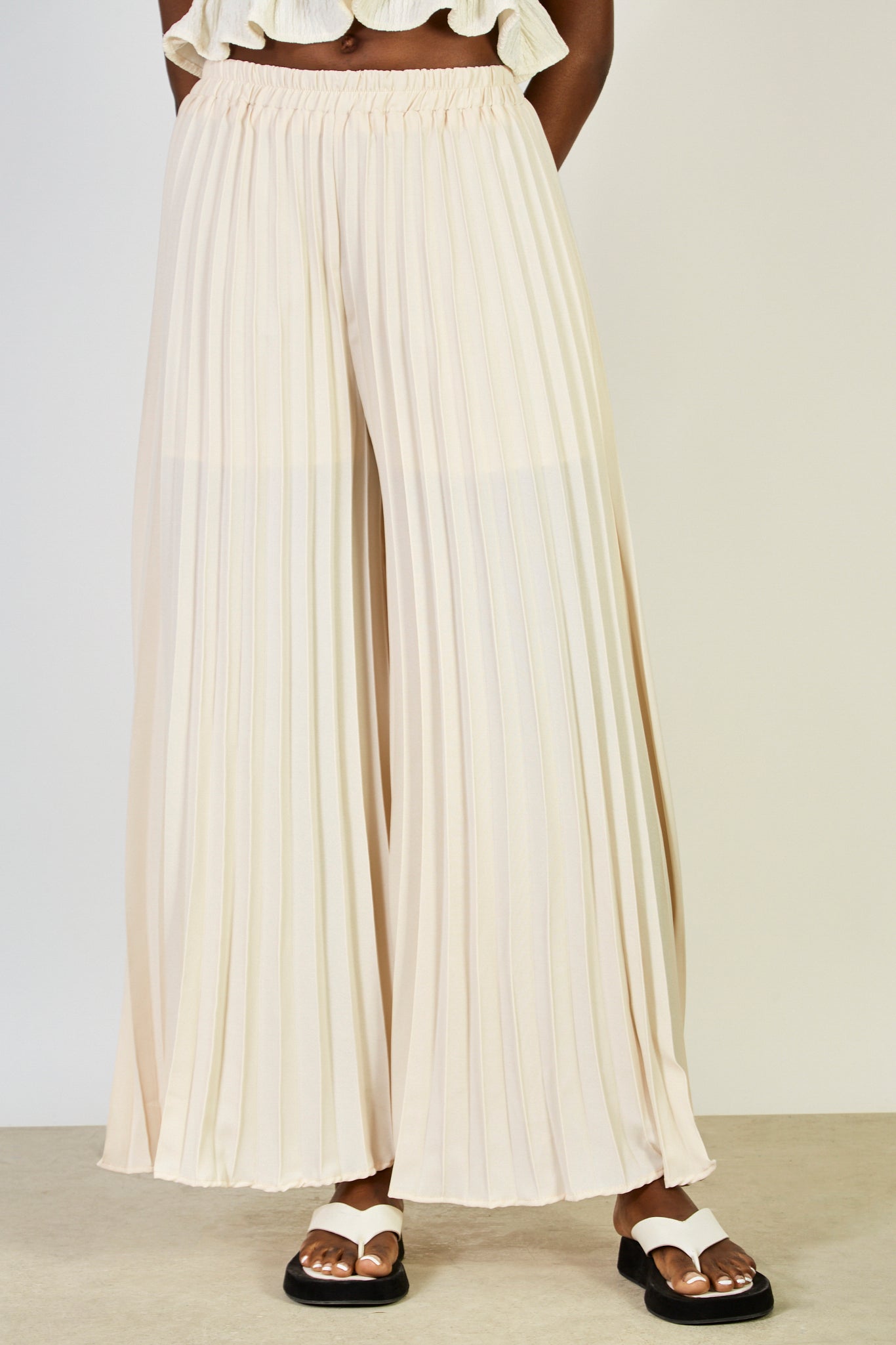 Cream silky pleated trousers_1