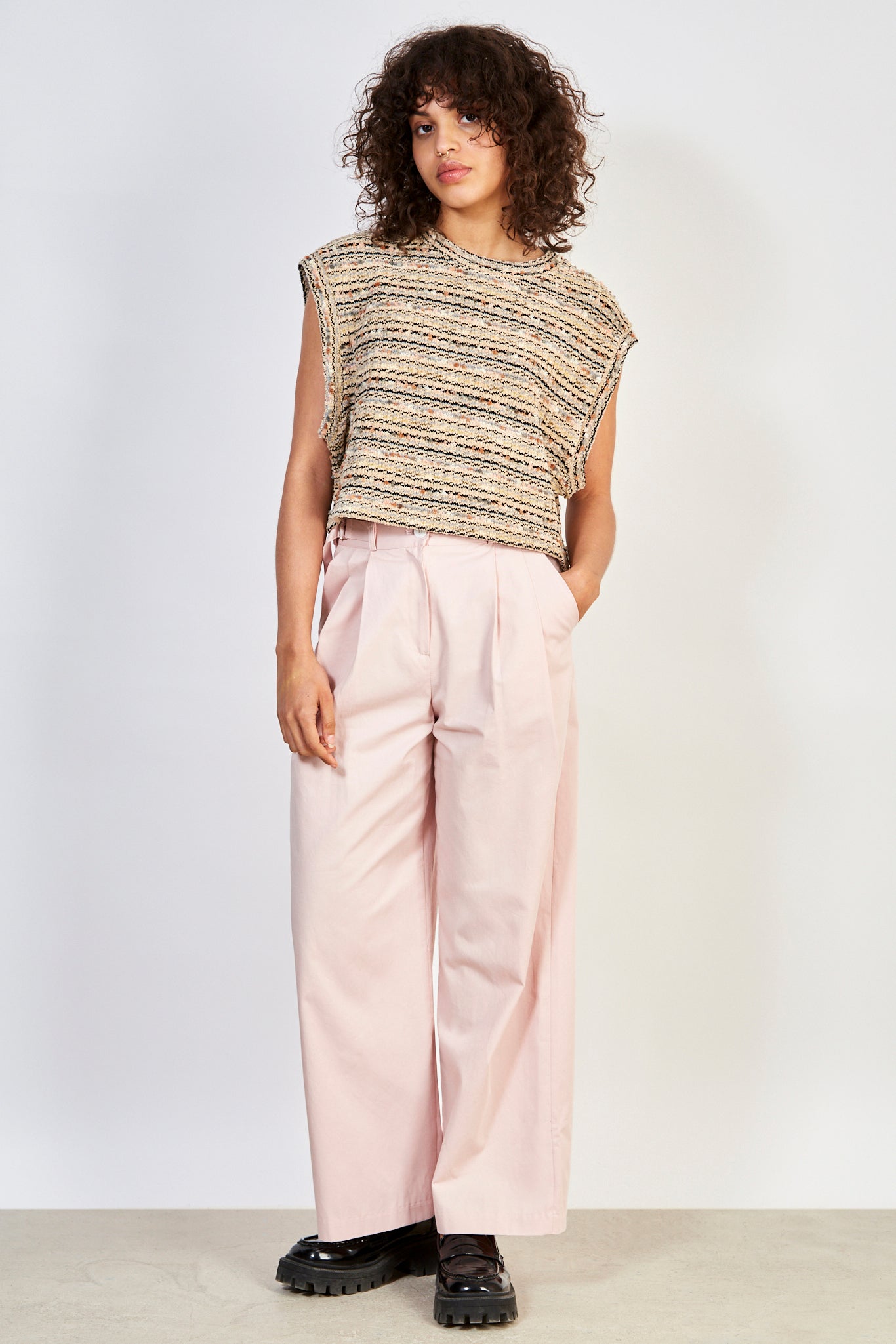 Dark beige multicolour striped knit vest_4