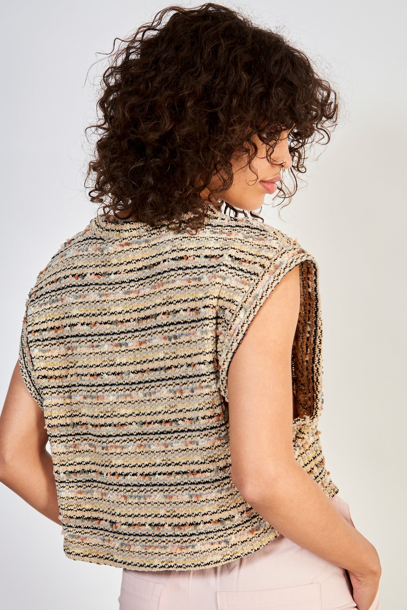Dark beige multicolour striped knit vest_2
