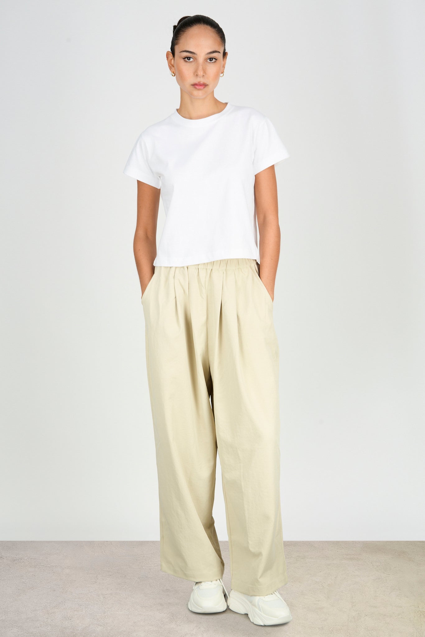 Dark beige pleated ruched waist relaxed trousers_4