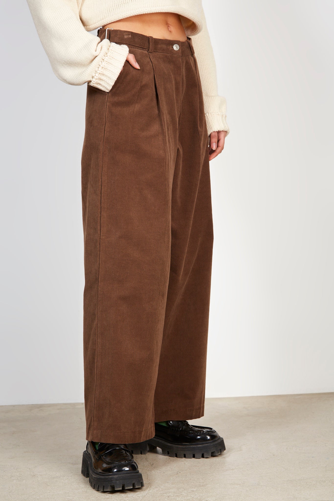 Dark brown cinch waist corduroy trousers_1