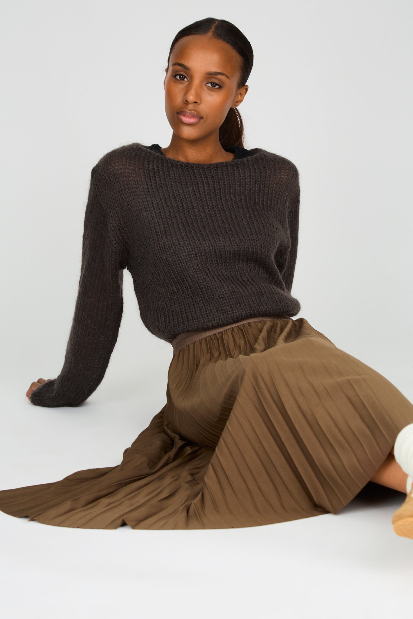 Dark brown slinky pleated skirt_5