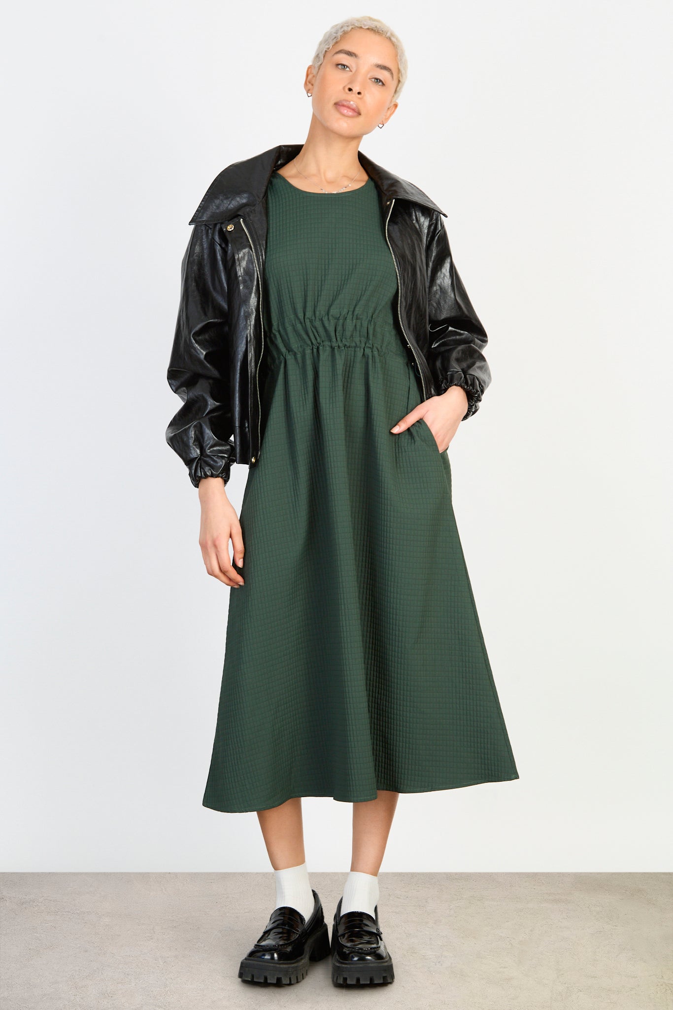 Dark green textured grid cinch waist shift dress_1