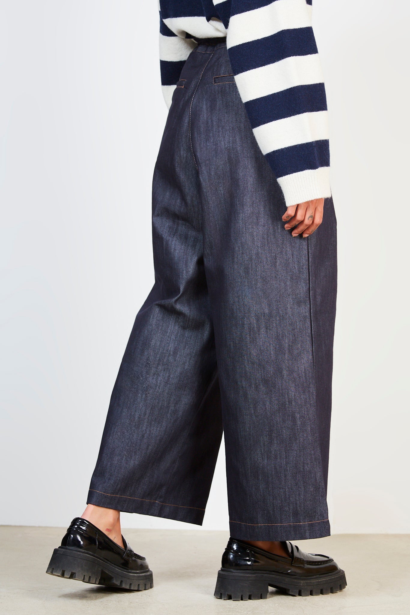 Dark denim wide leg jeans_2