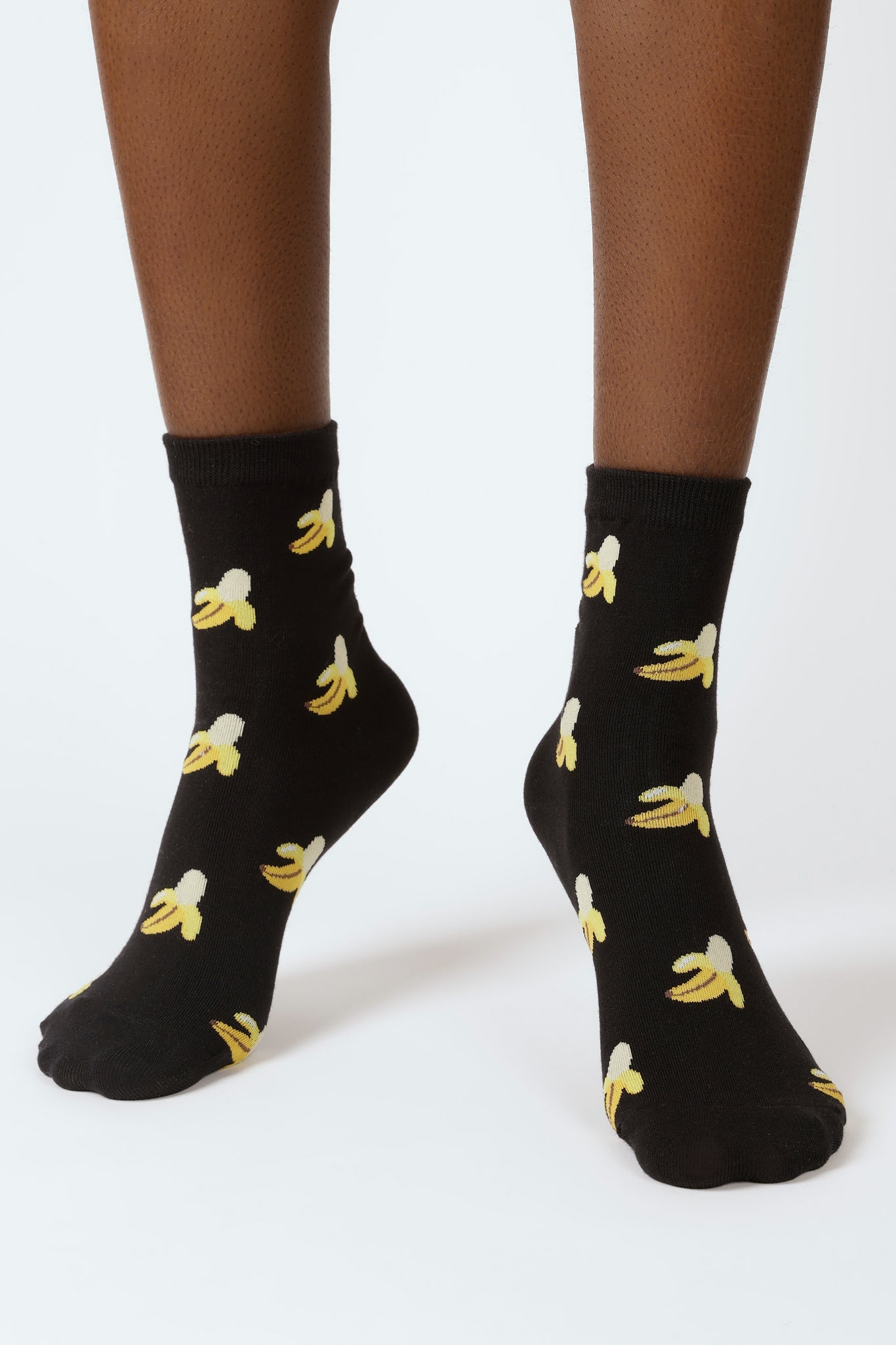 Black peeled banana socks_2