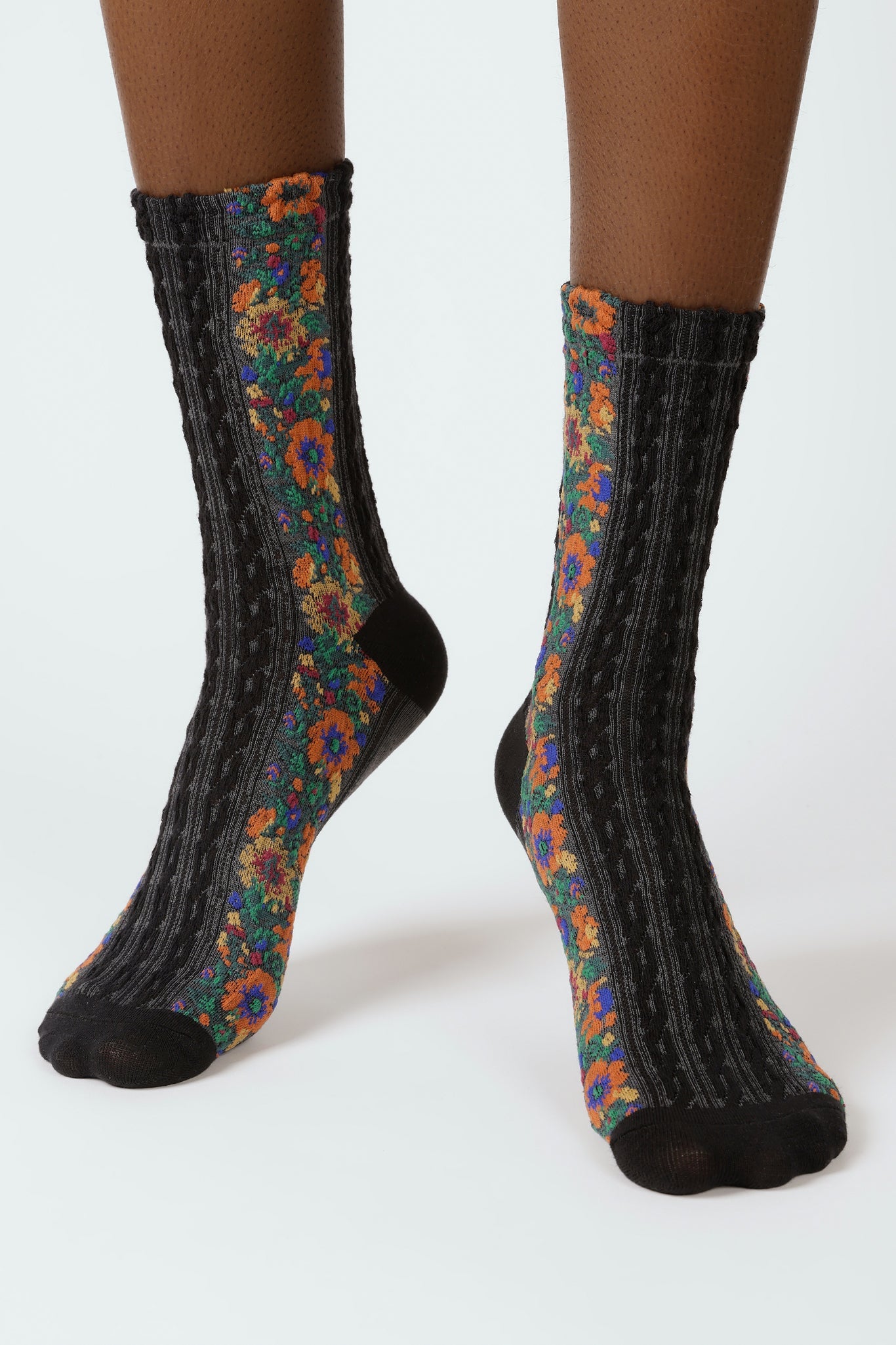Black textured floral strip socks_2