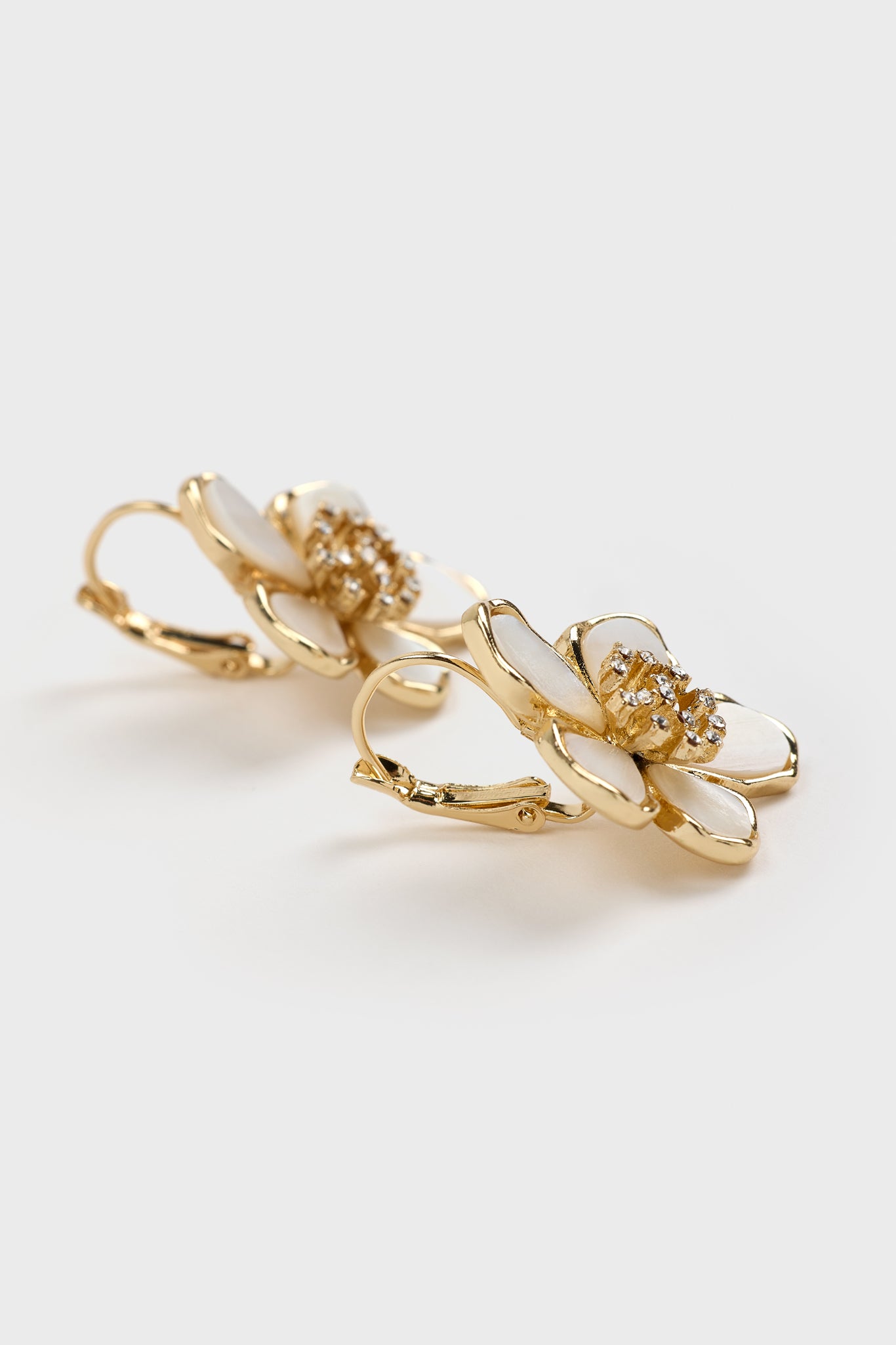 Gold large flower stud earrings_3