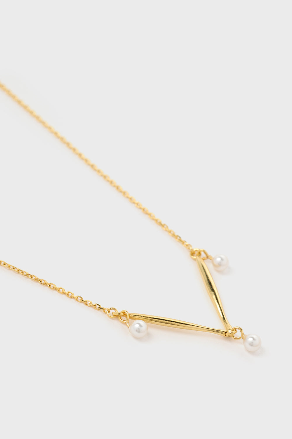 Gold triple pearl drop V necklace_3